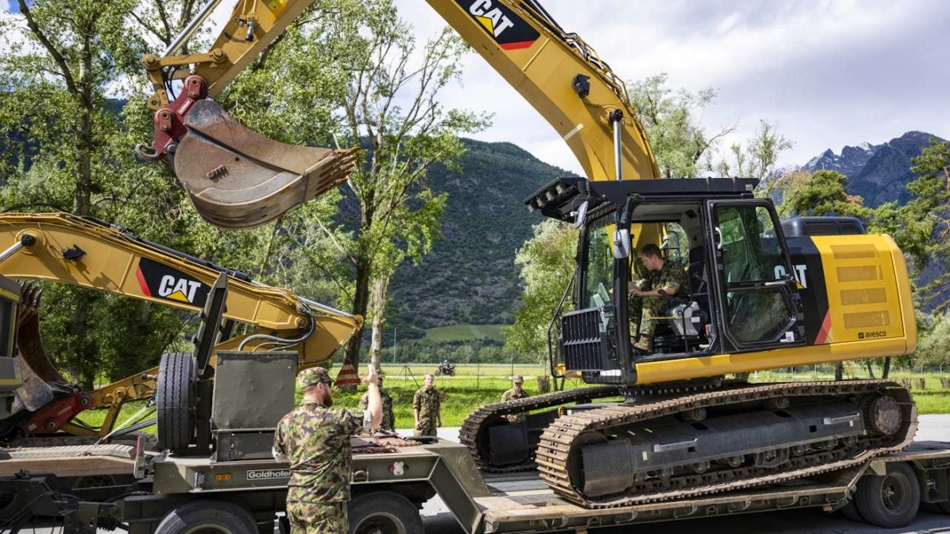 L'esercito è pronto tra l'altro con escavatori