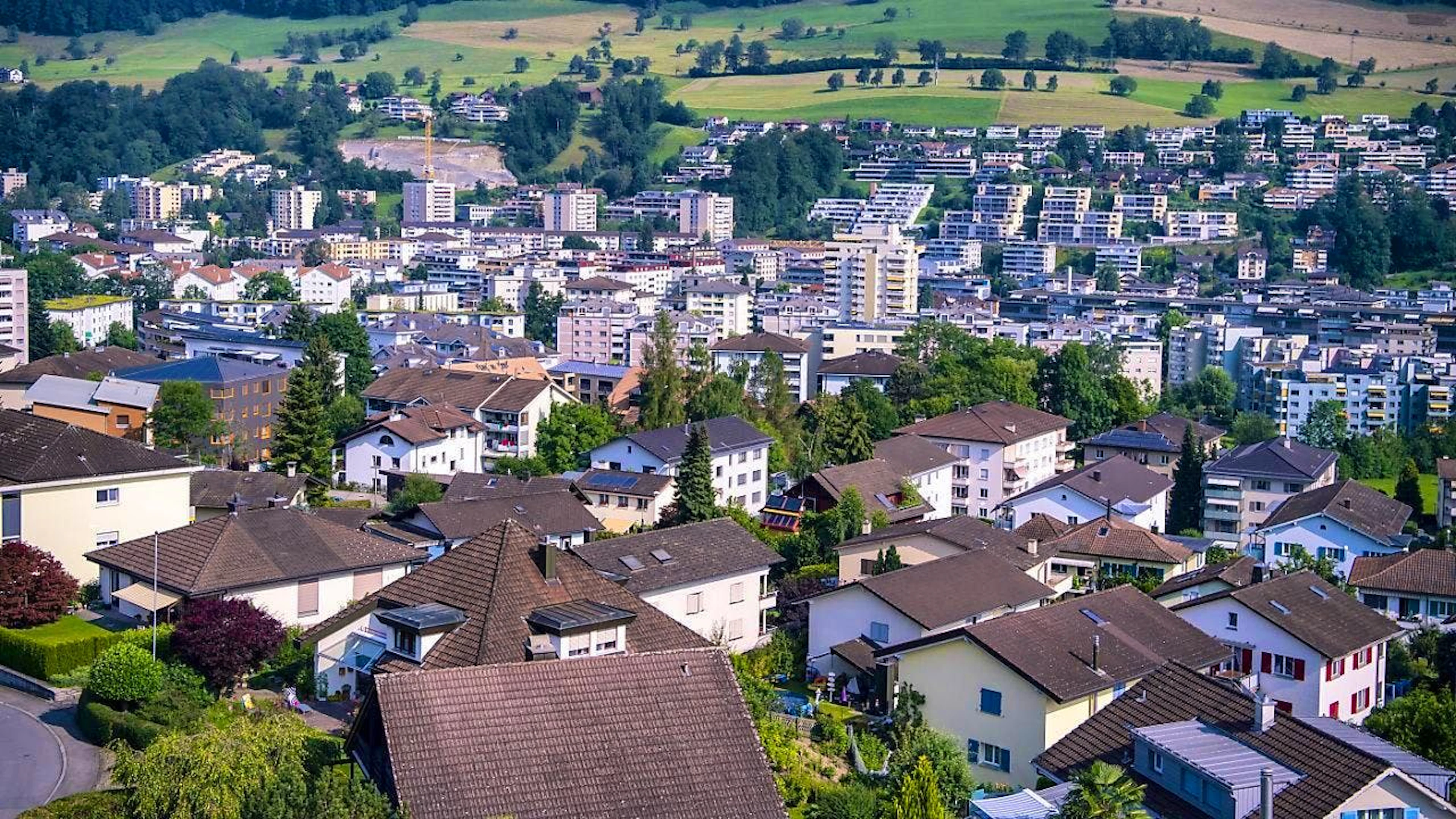 La Finma exige des banques des procédures encore plus strictes lors de l'octroi d'hypothèques. Les experts voient cela d'un œil critique.