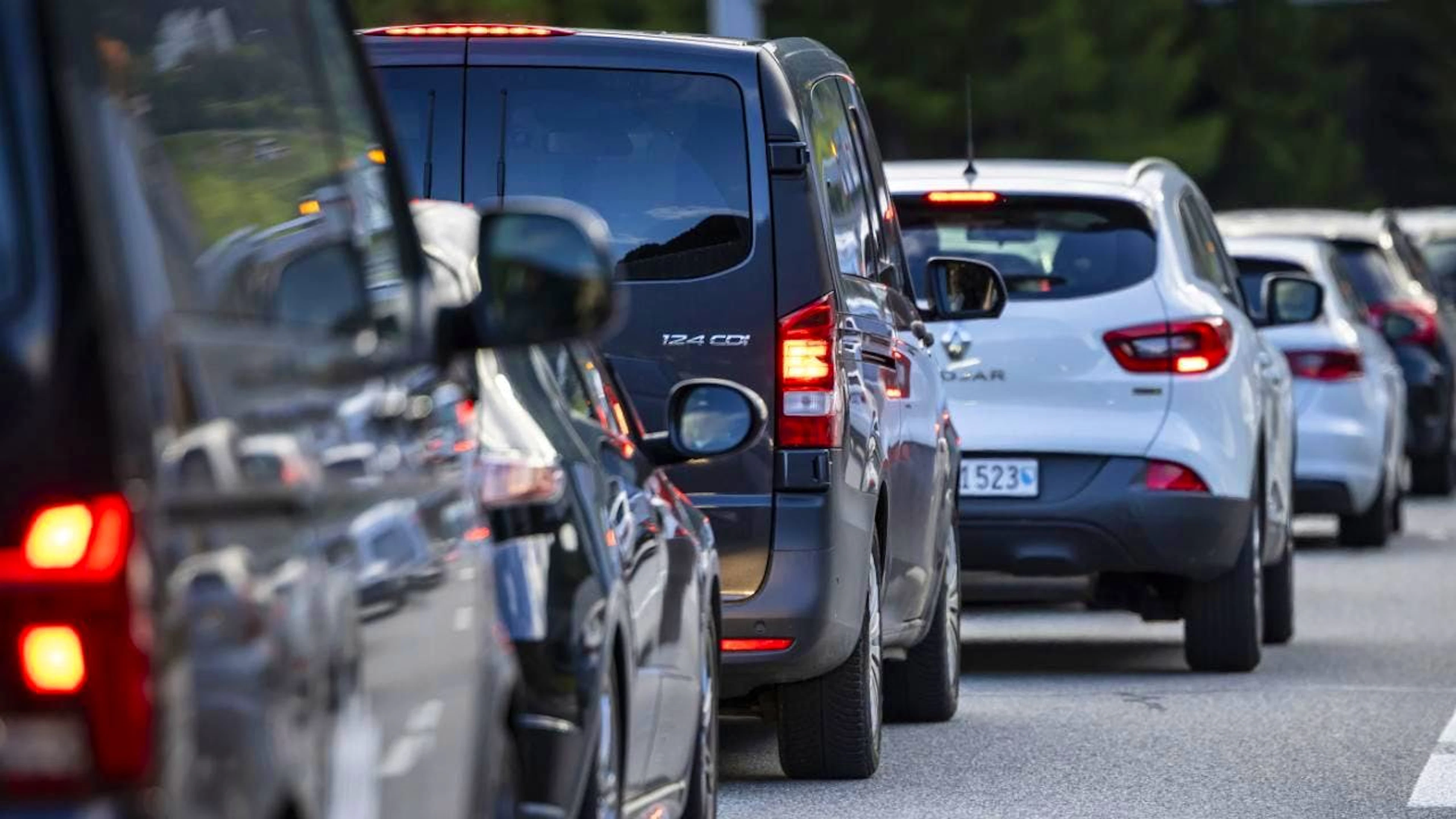 Tagsüber betrug die Staulänge vor dem Gotthard-Südportal in Richtung Norden teilweise bis zu zehn Kilometer. (Archivbild)