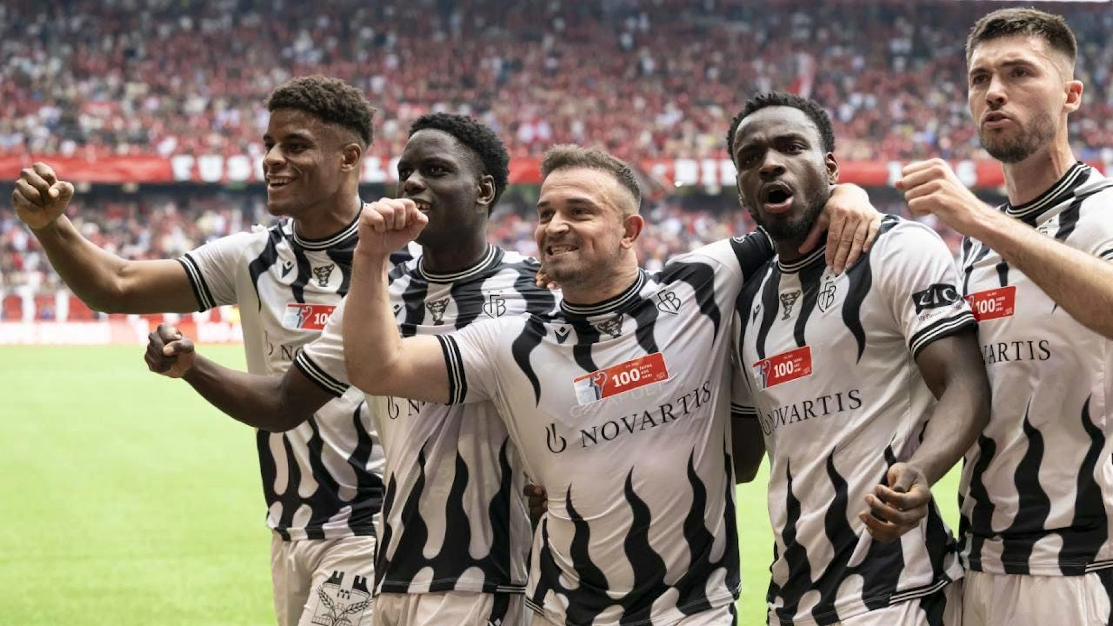 Die Basler um Captain Xherdan Shaqiri (Mitte) holen sich nach der Meisterschaft auch den Cupsieg