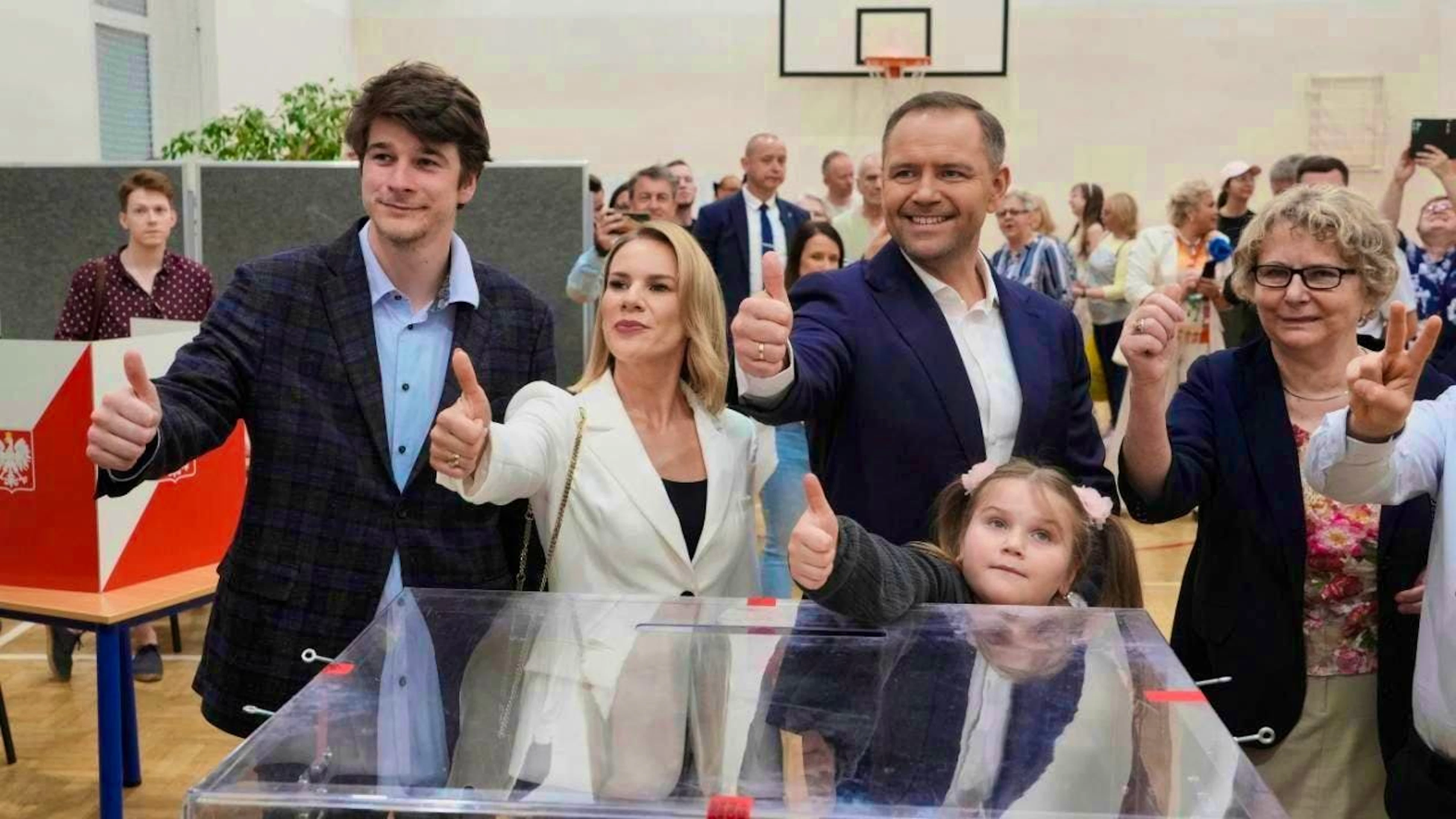Presidential candidate Karol Nawrocki, (2nd from right), poses with family members.