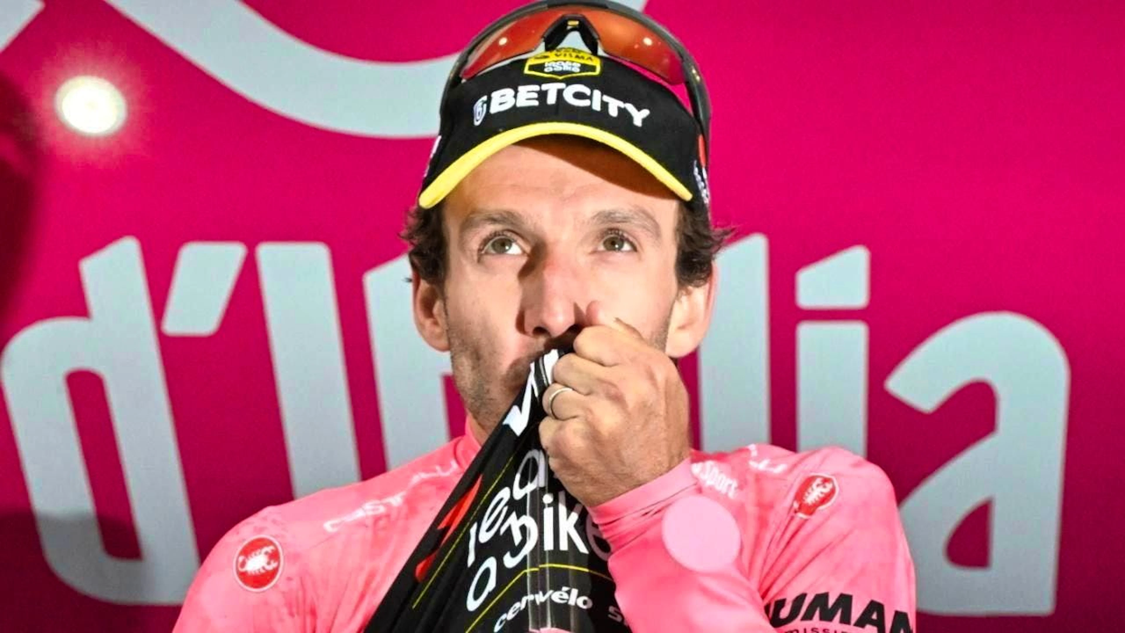 "Couldn't hold back the tears": Simon Yates has reached the goal of his dreams at the age of 32