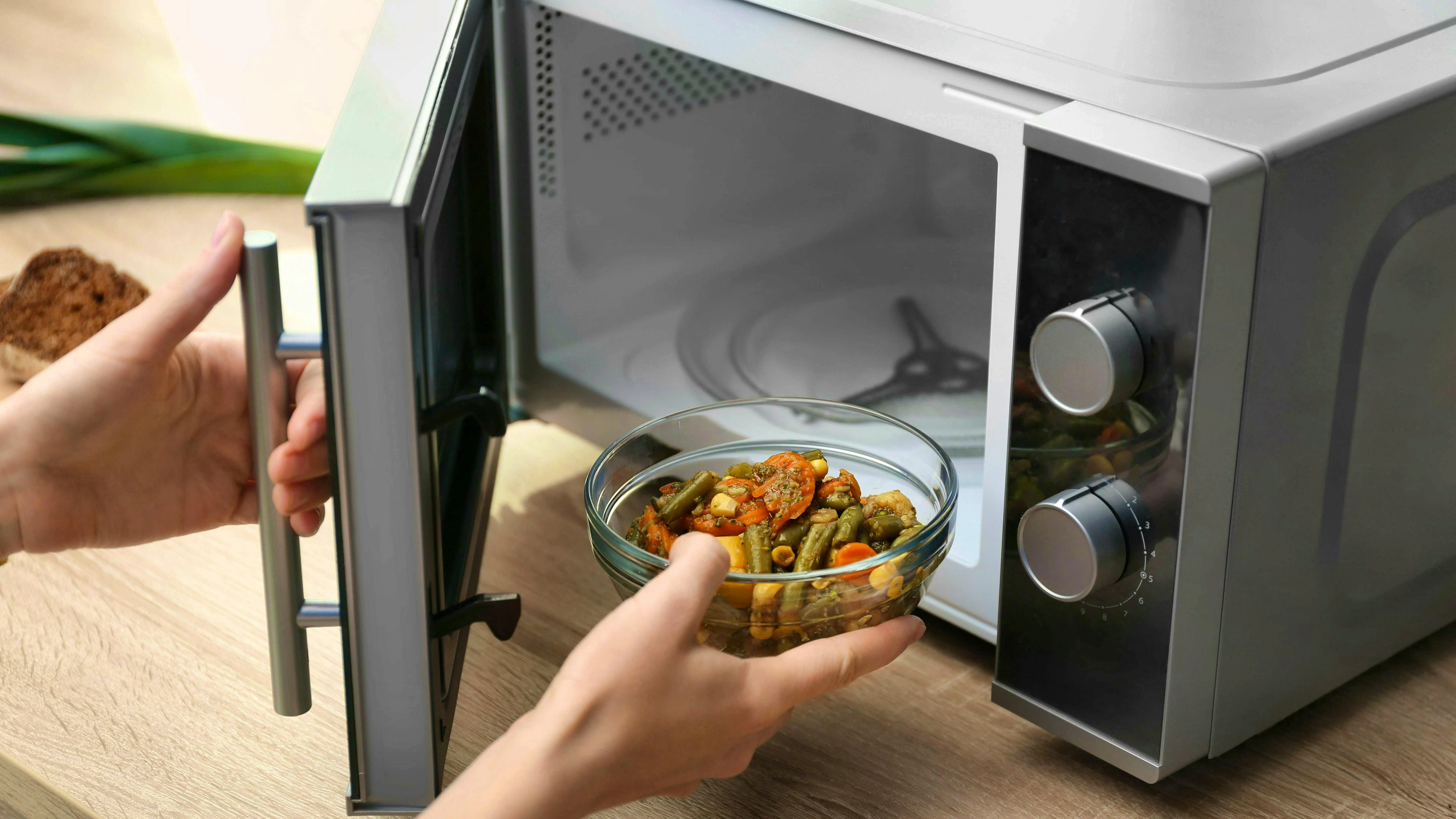 Quel est le danger réel de cuisiner au micro-ondes ?