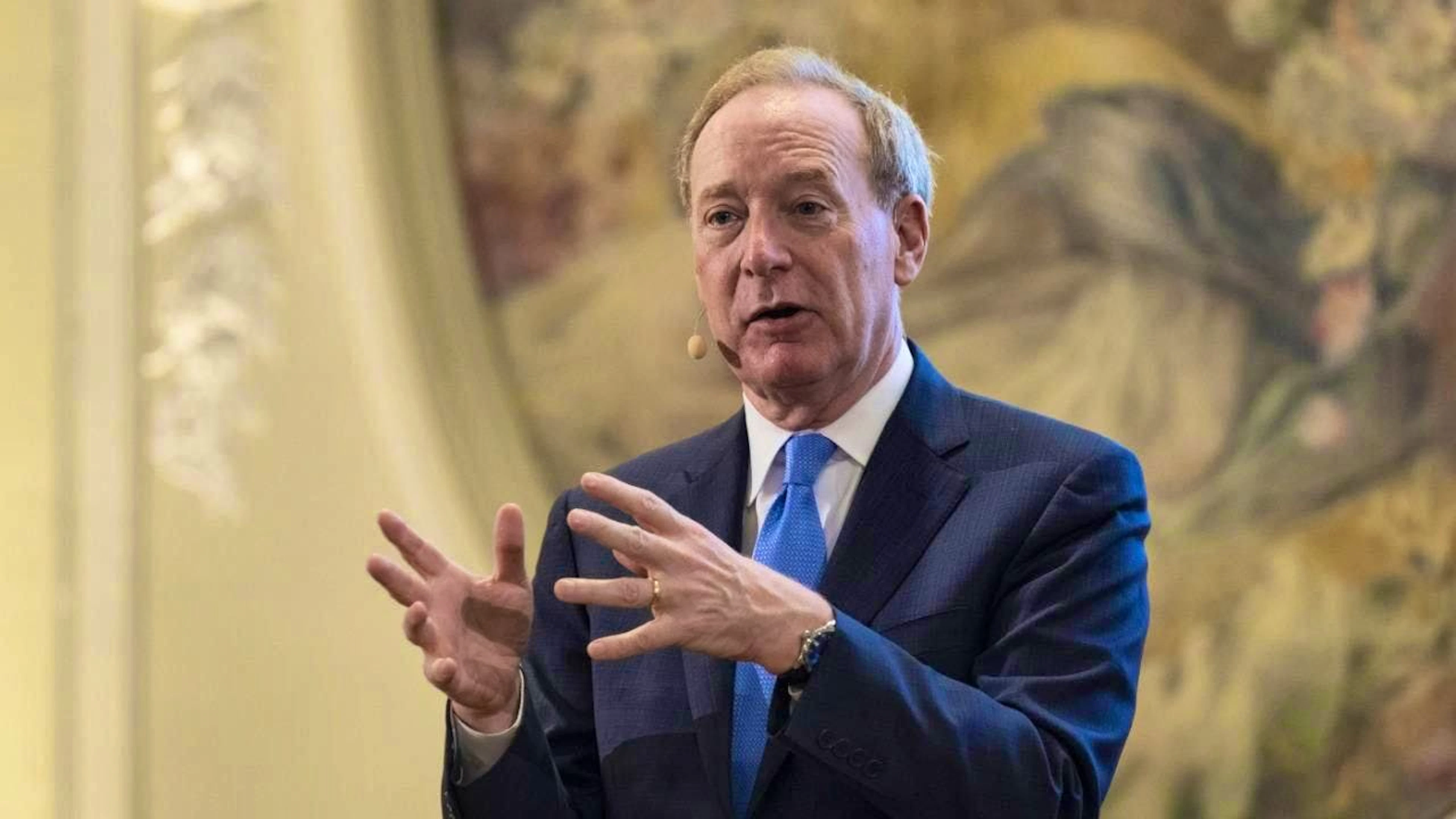 On Monday, Microsoft President Brad Smith announced investments amounting to the equivalent of around 330 million Swiss francs.
