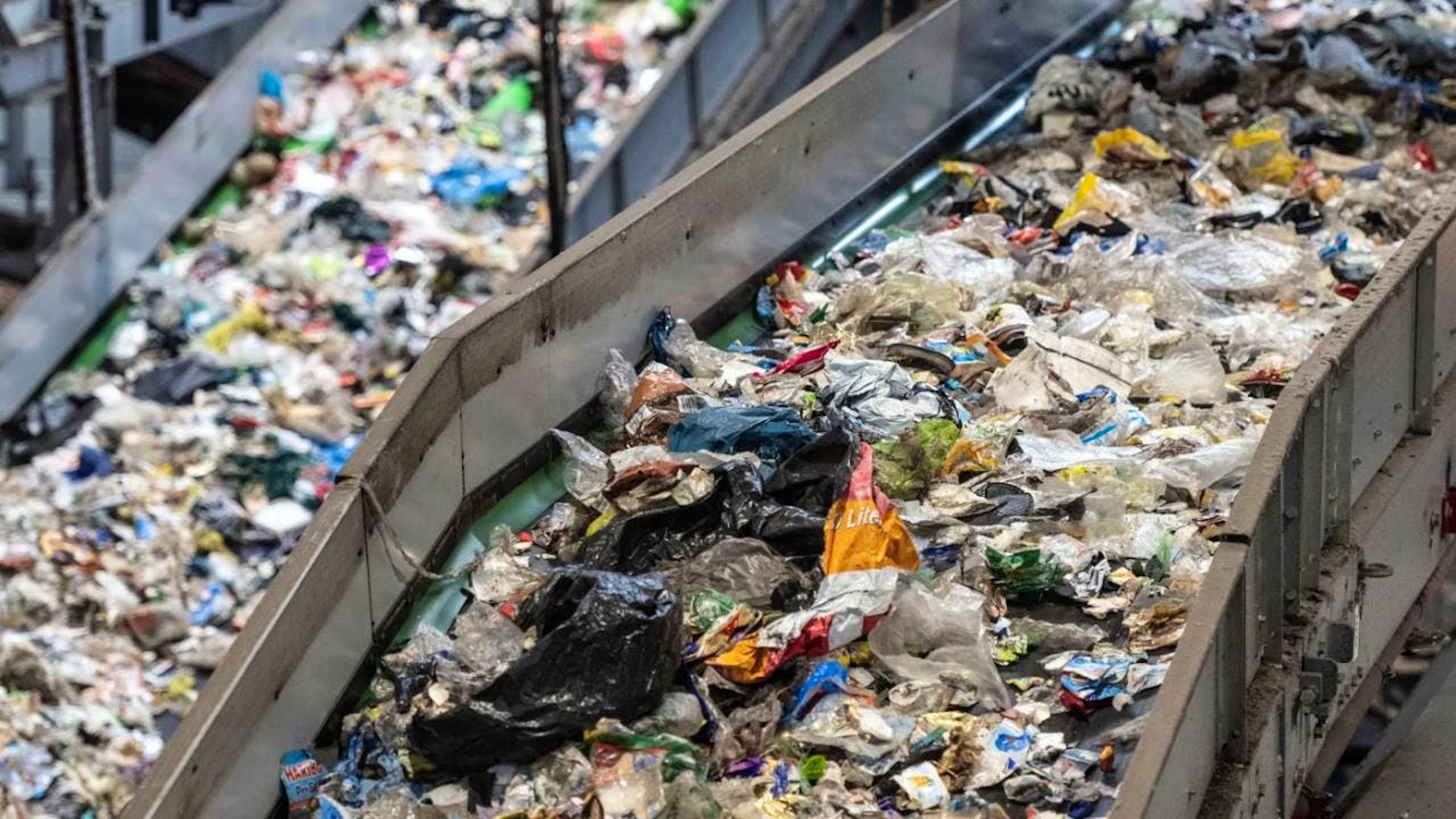 Sika et Sulzer visent à développer un système de collecte, de traitement et de réutilisation des plastiques de construction. (archive)