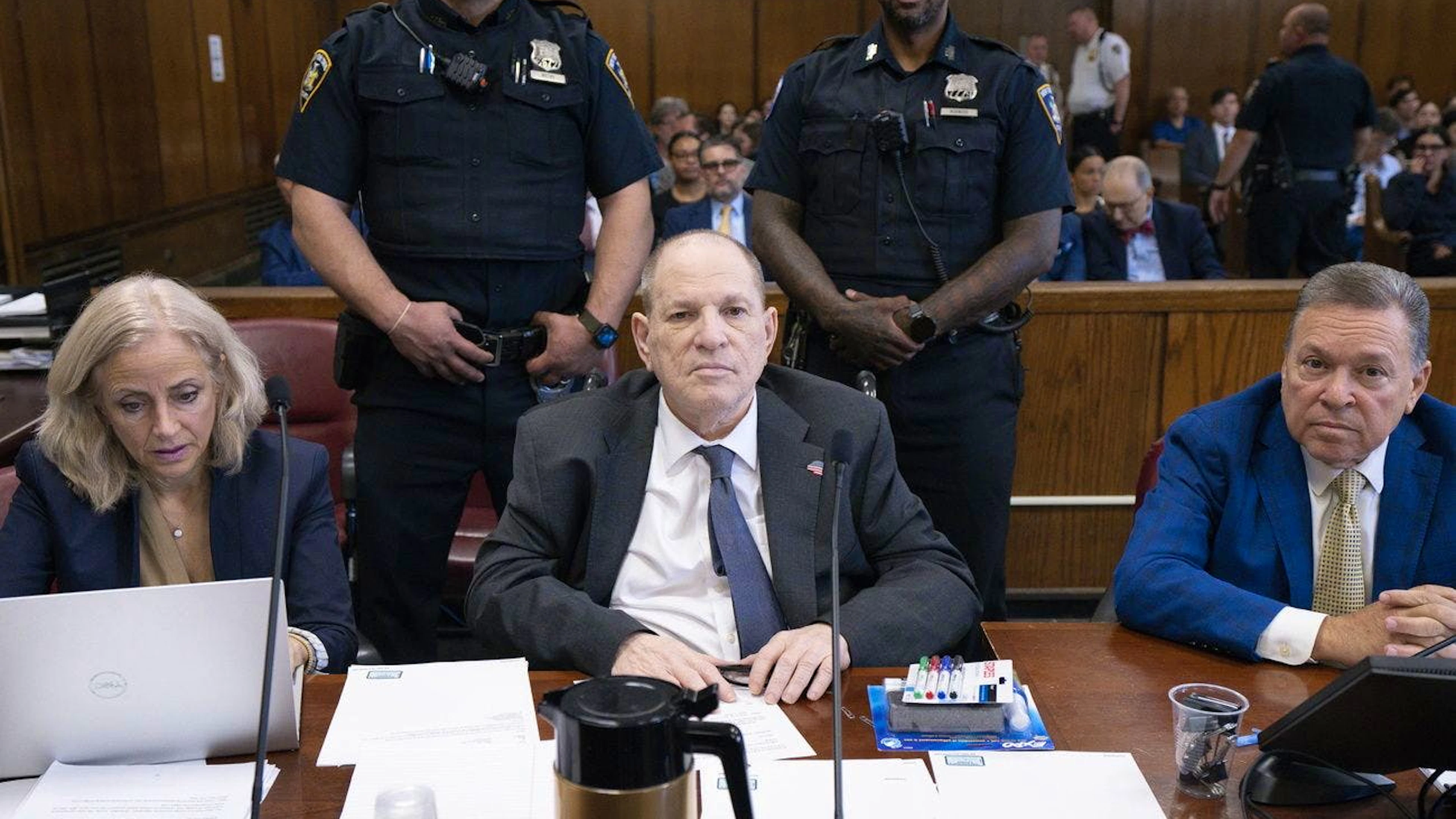 Harvey Weinstein, qui reste en prison à cause d'une autre condamnation pour crimes sexuels en Californie, et a comparu chaque jour en chaise roulante, physiquement diminué, a préféré garder le silence (archives).