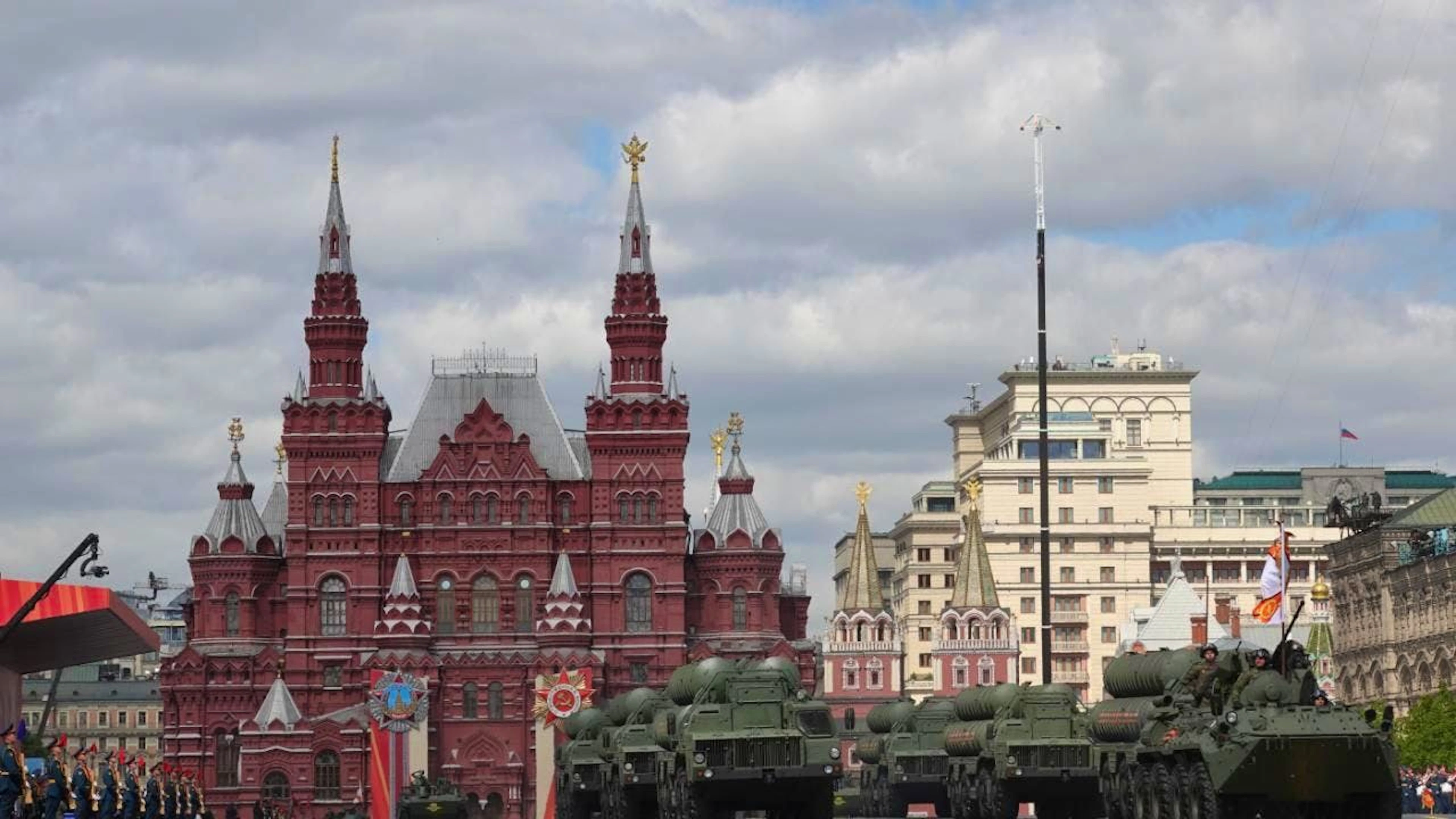 ARCHIV - Russland hat zum 80. Jahrestag des Sieges der Sowjetunion über Nazi-Deutschland auf dem Roten Platz mit einer großen Militärparade an das Ende des Zweiten Weltkriegs im Jahr 1945 erinnert. Foto: Ulf Mauder/dpa/Archiv