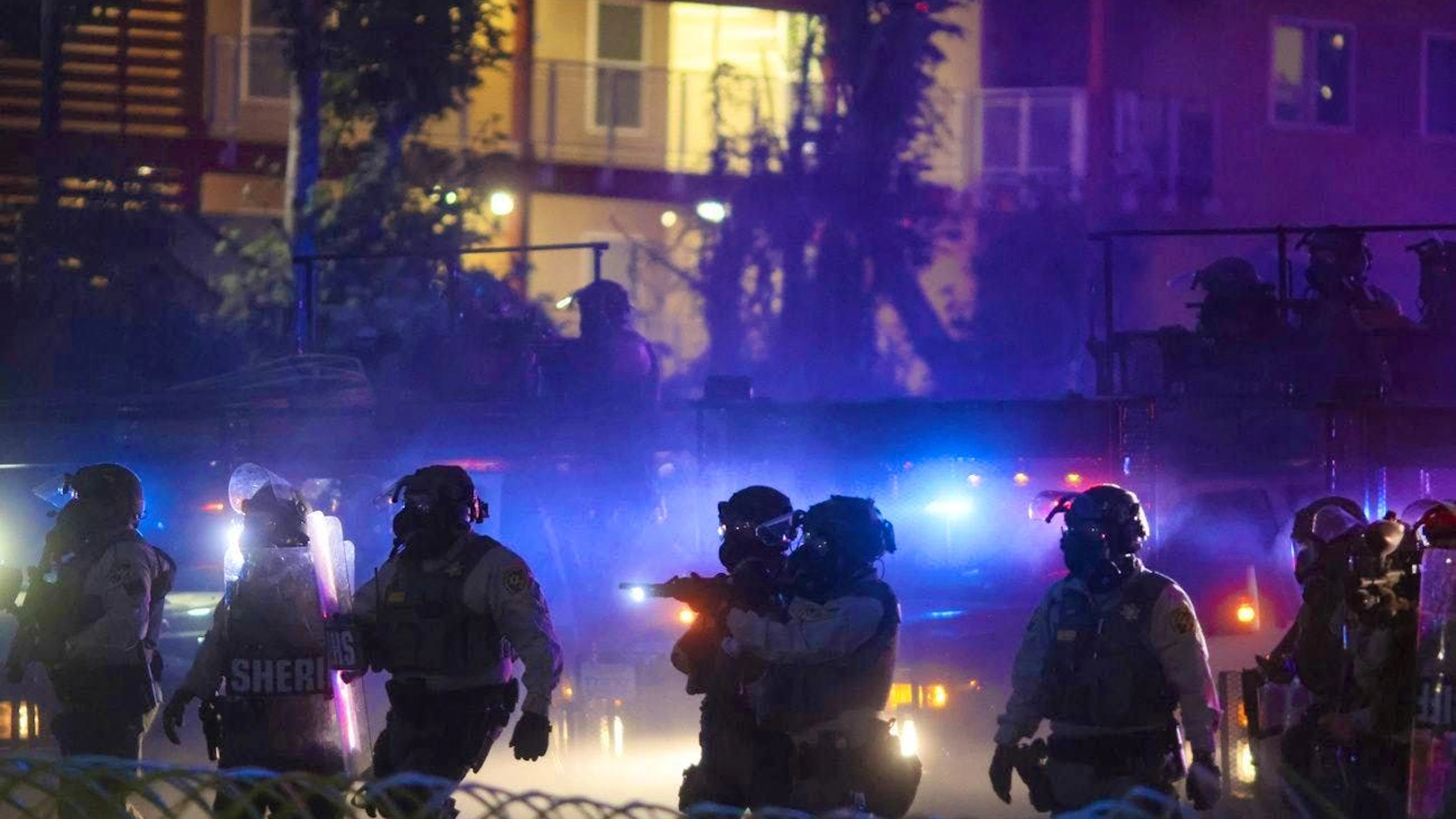 Regular forces take action against the violent protests in Comptom, Los Angeles. The unrest was triggered by deportation raids by the immigration authorities.