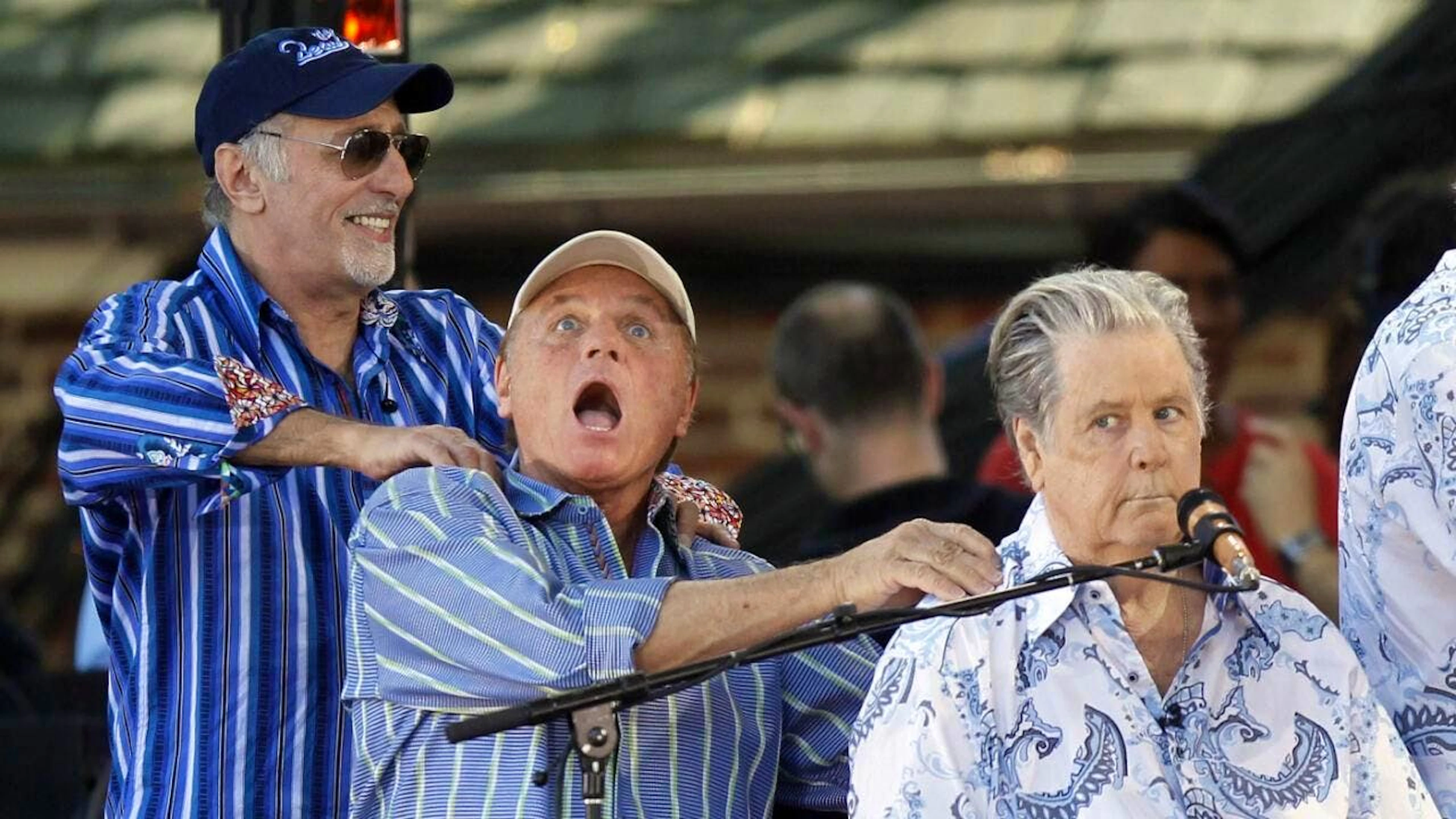 Brian Wilson, tout à droite, avec ses deux collègues du groupe des Beach Boys, David Marks et Bruce Johnston, il y a une dizaine d'années (Archives).