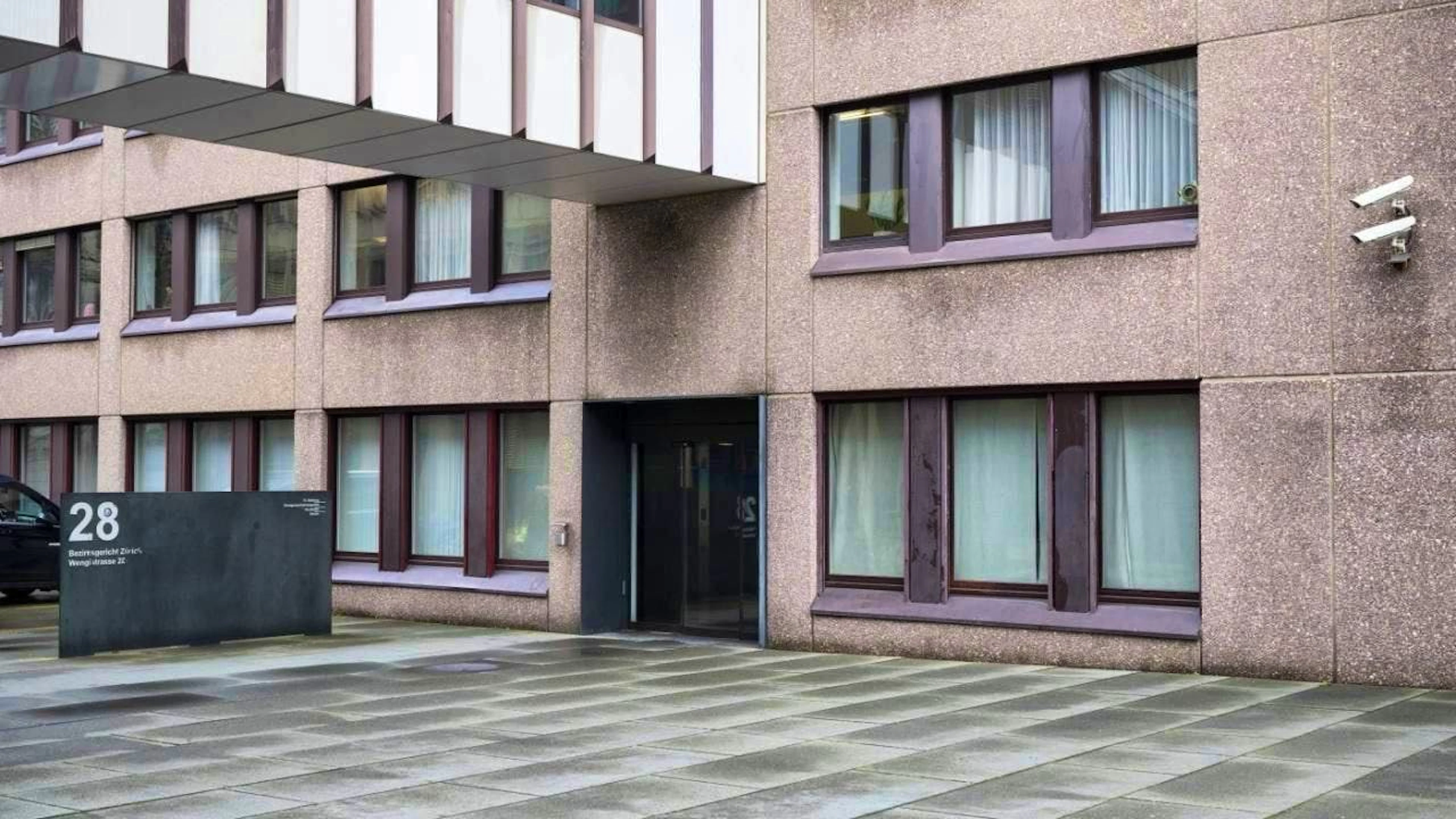 On Thursday, the District Court of Zurich sentenced a 49-year-old German man to 12 years and 9 months imprisonment for violating the Narcotics Act. He sold large quantities of cocaine and other drugs via the darknet. (symbolic image)
