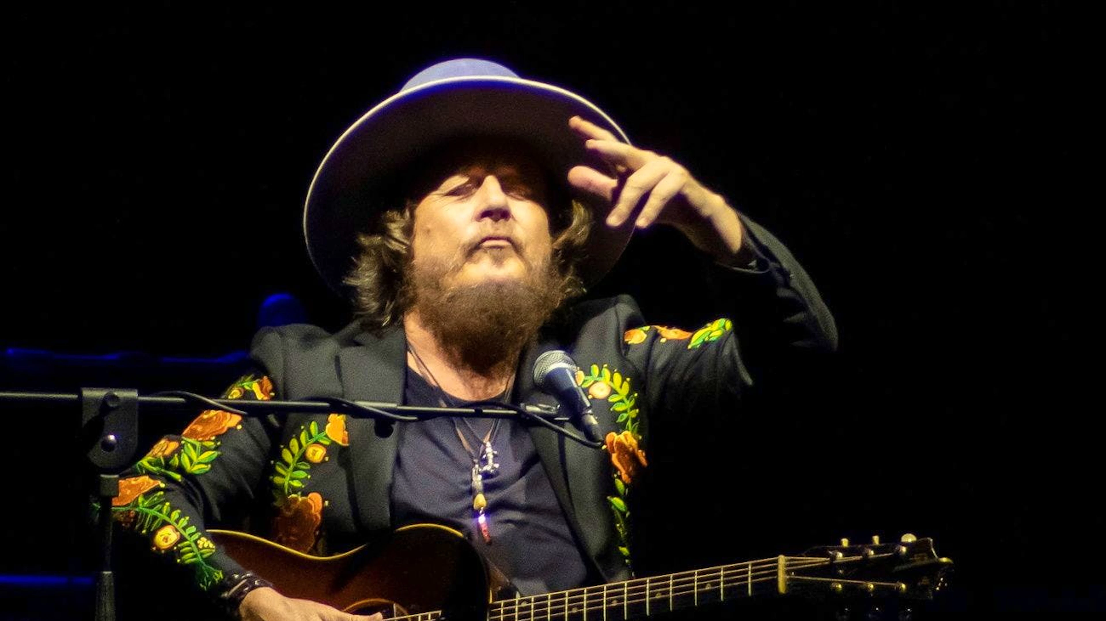 Zucchero approva De Martino, ma boccia l'Eurovision: «Fa cagare in ogni modo»