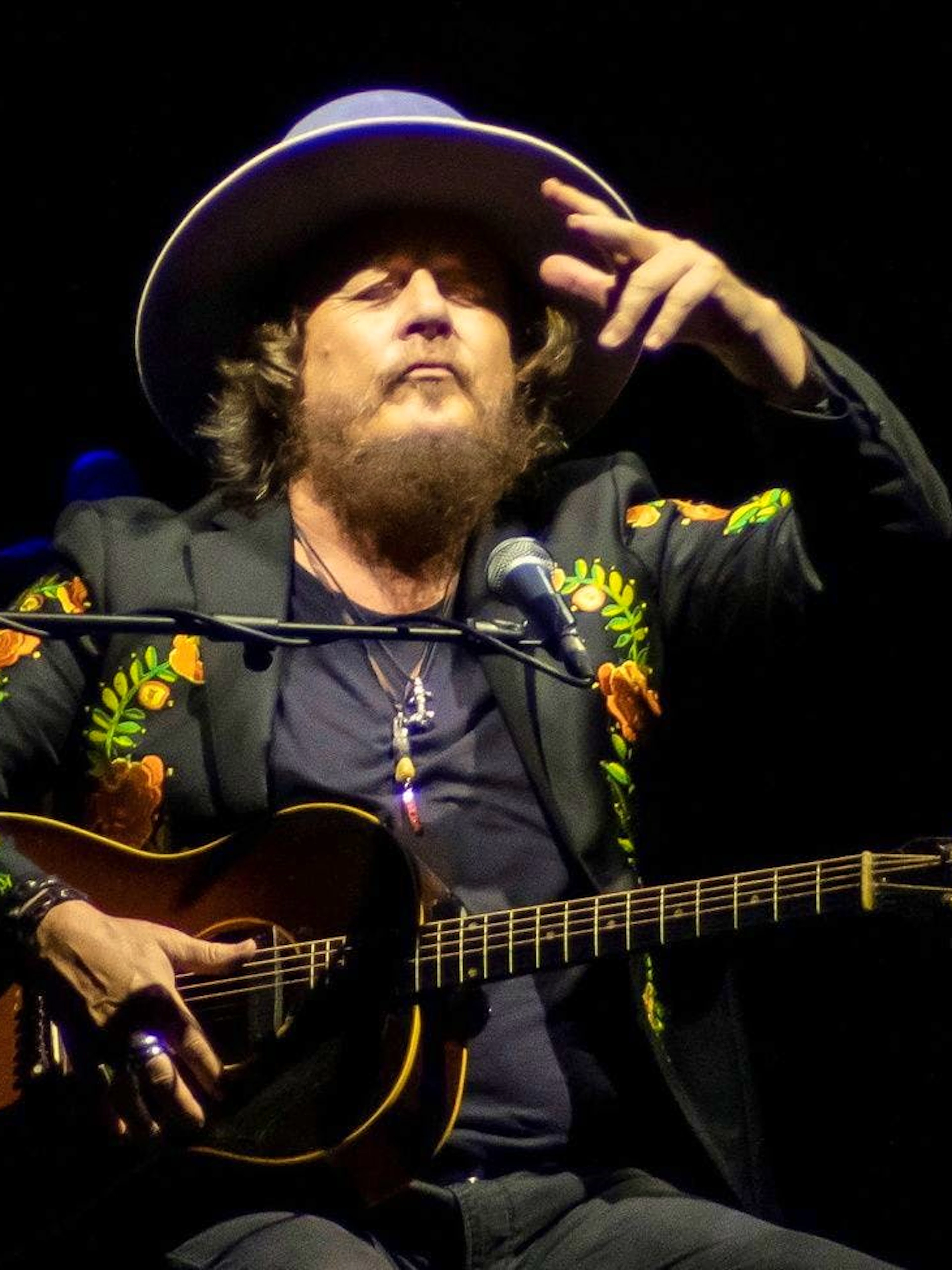 Zucchero approva De Martino, ma boccia l'Eurovision: «Fa cagare in ogni modo»