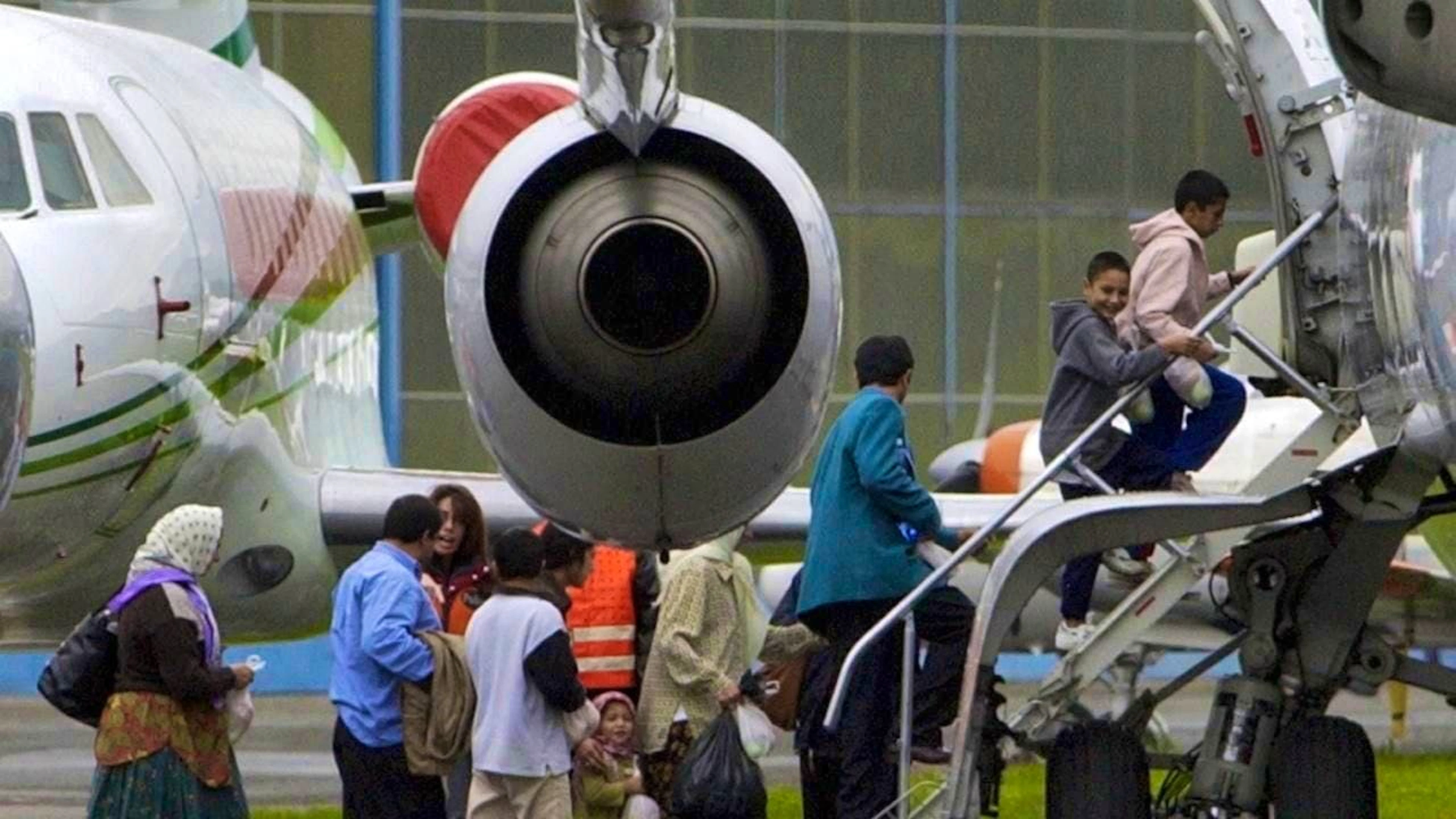 In 2002, 73 refugees were returned to Romania by plane from Lugano-Agno airport. (archive photo)