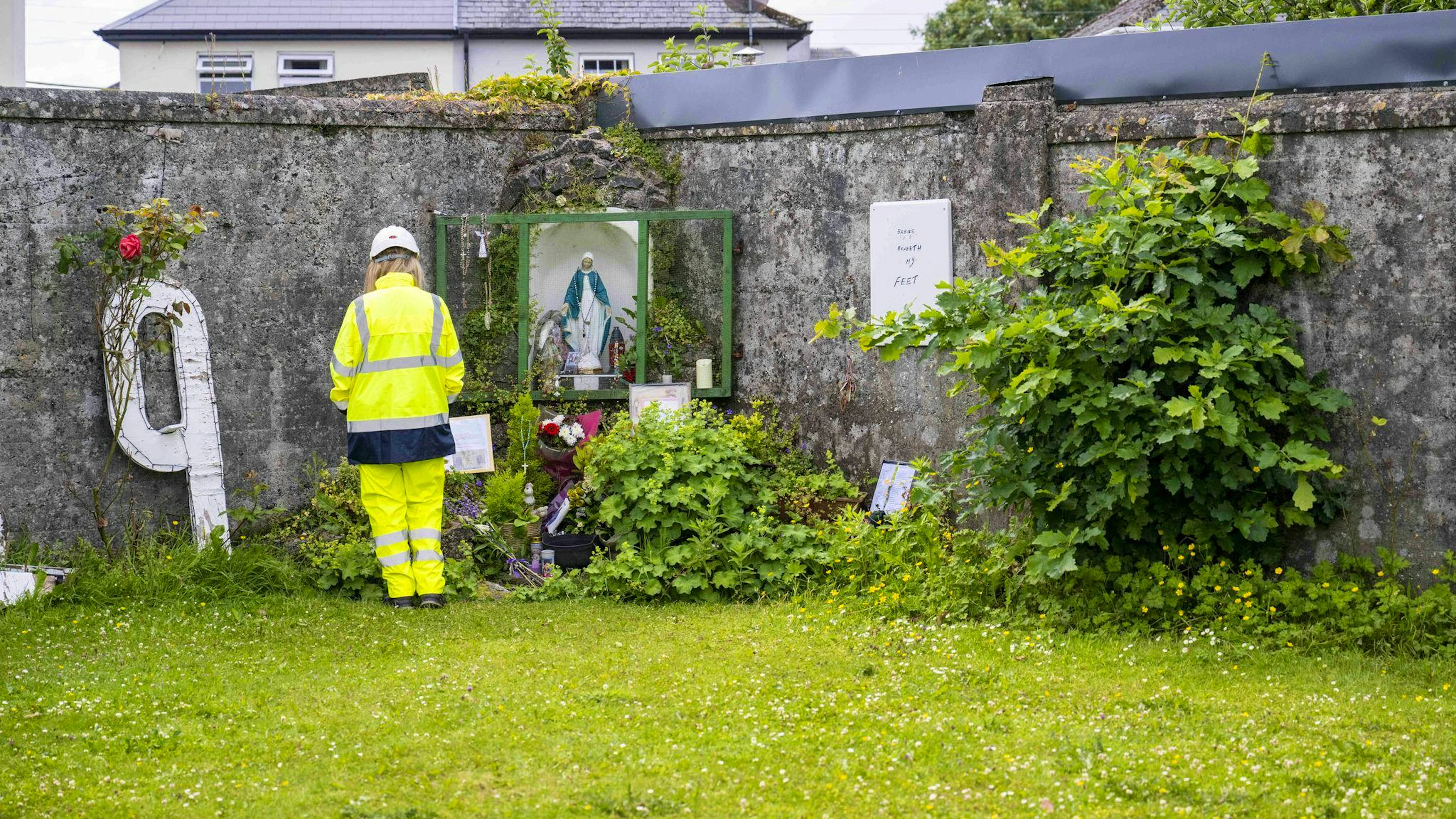 In Irland hat die Suche nach fast 800 Baby- und Kinderleichen begonnen.