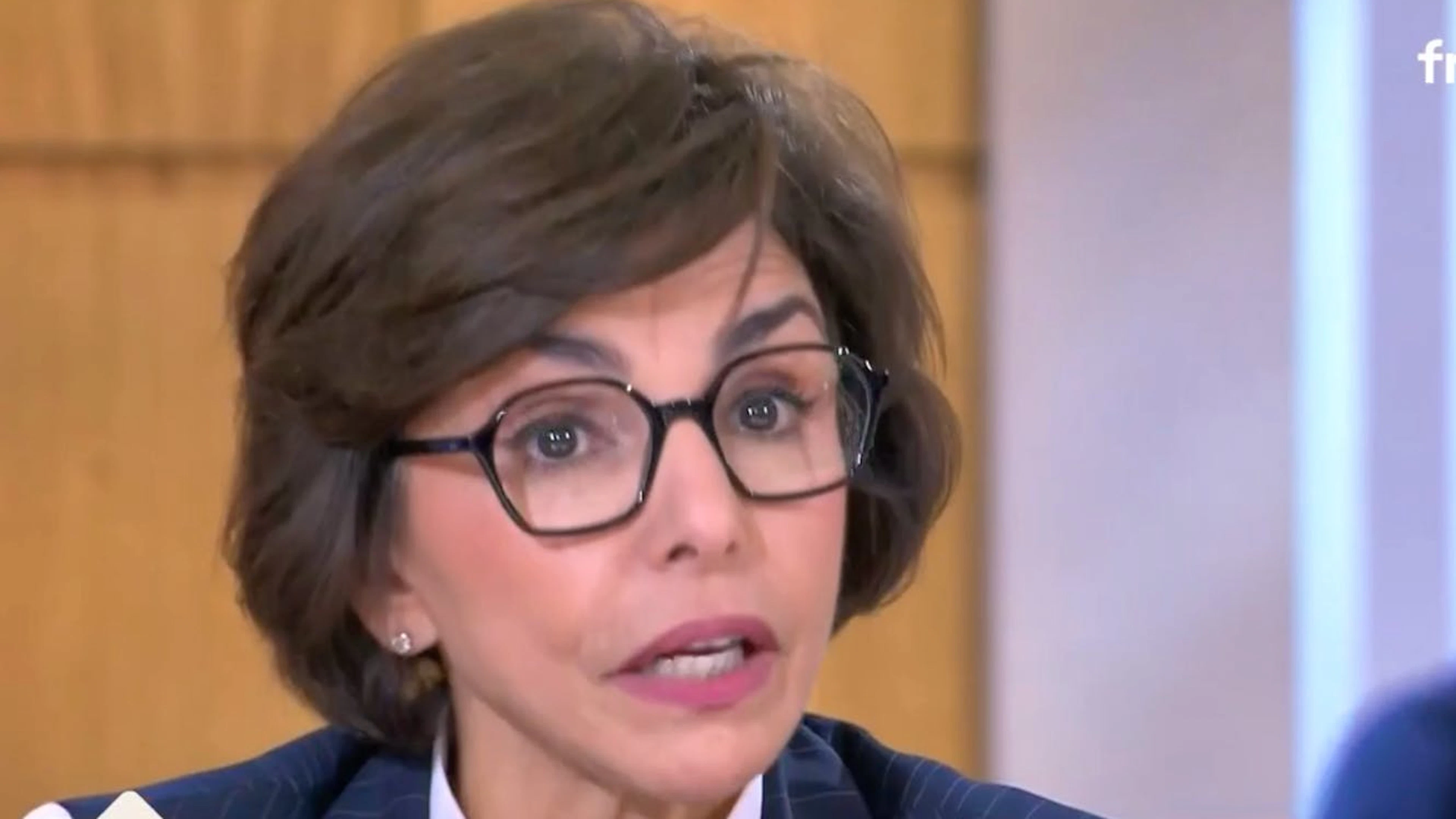 La ministre française de la Culture Rachida Dati s'en est prise à des journalistes, en direct.