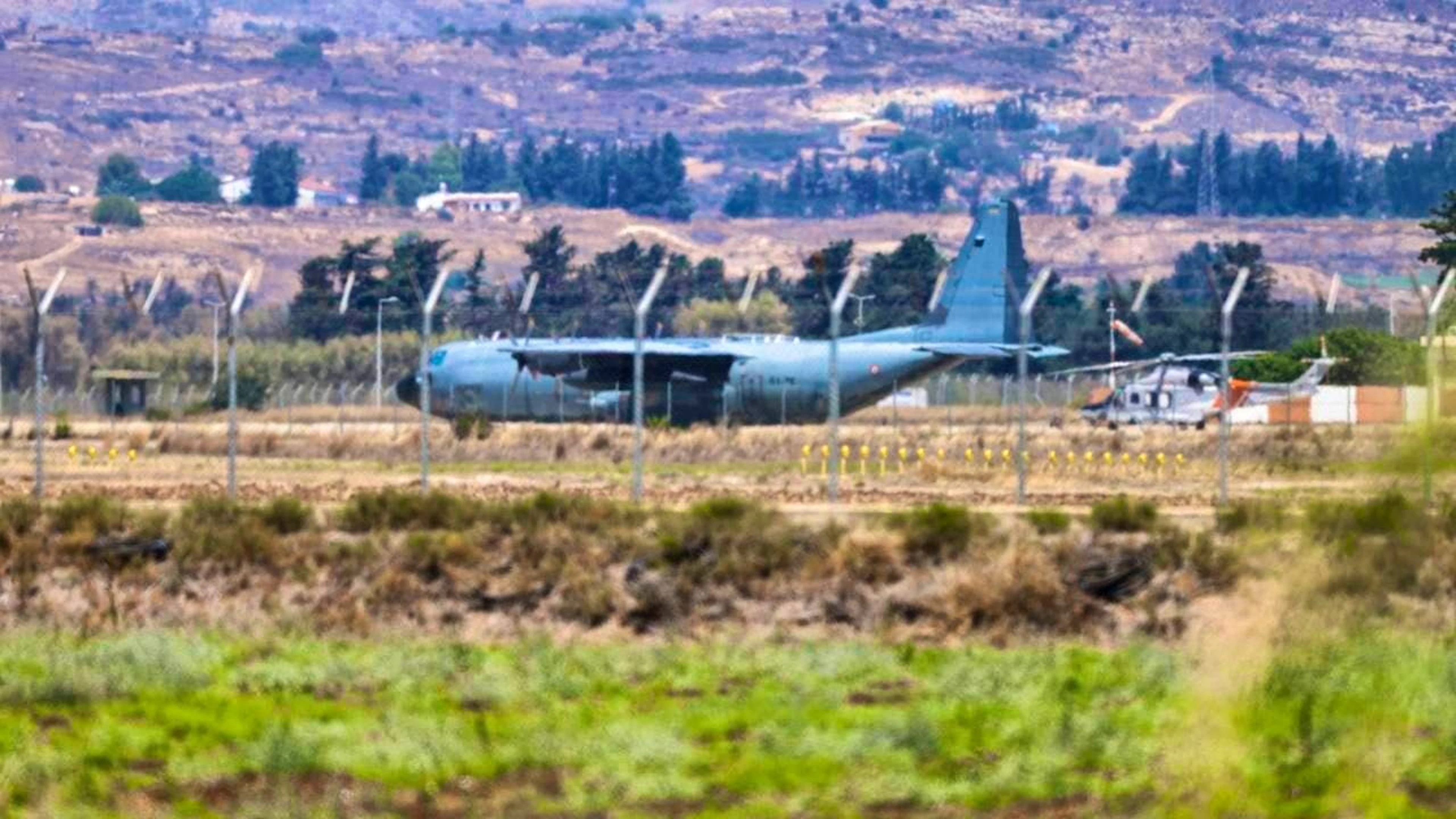 ARCHIVE - A military aircraft stands on the tarmac at Paphos Airport in Cyprus. (Symbolic image) Photo: Christoph Reichwein/dpa