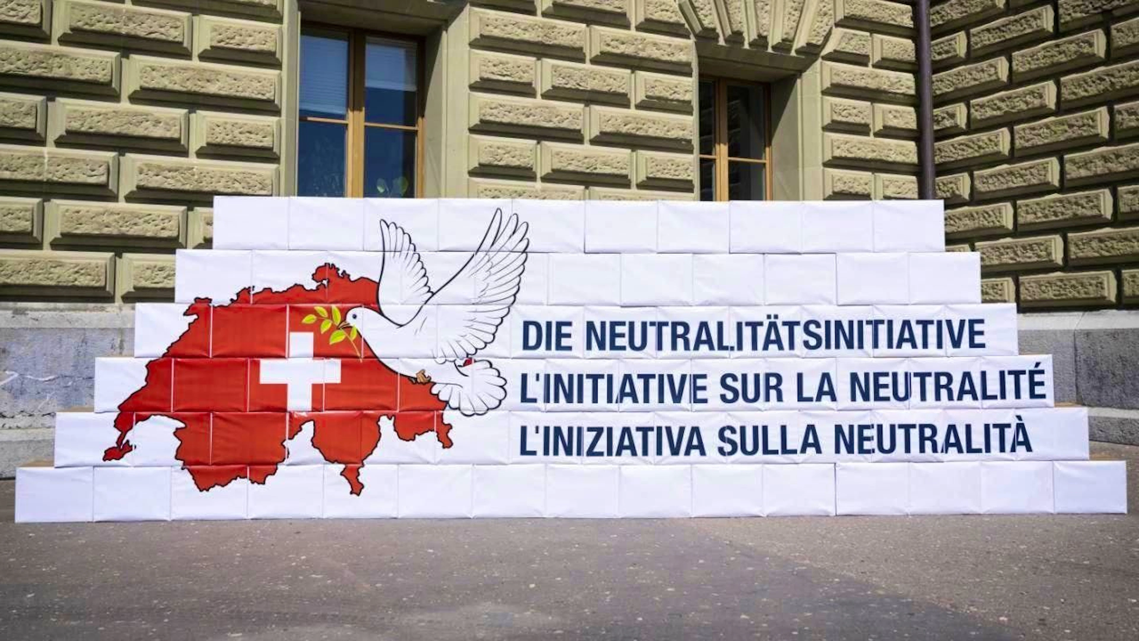 The initiators submitted around 130,000 signatures in April 2024. (archive image)