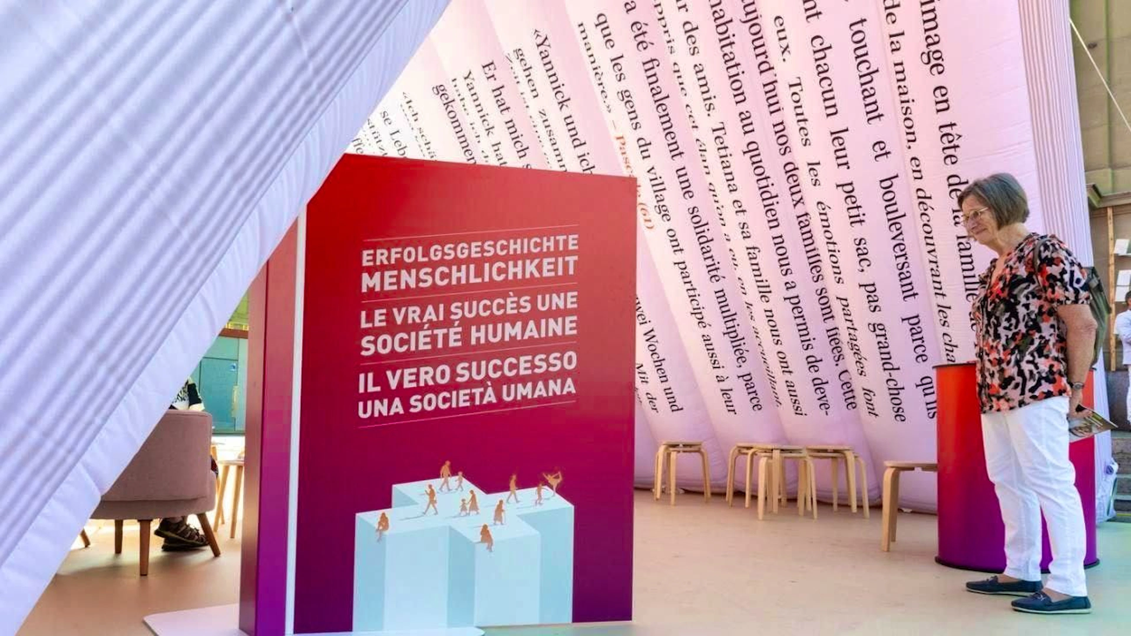 The centerpiece of the exhibition series is a walk-through book that brings the history of integration in Switzerland to life through personal stories.
