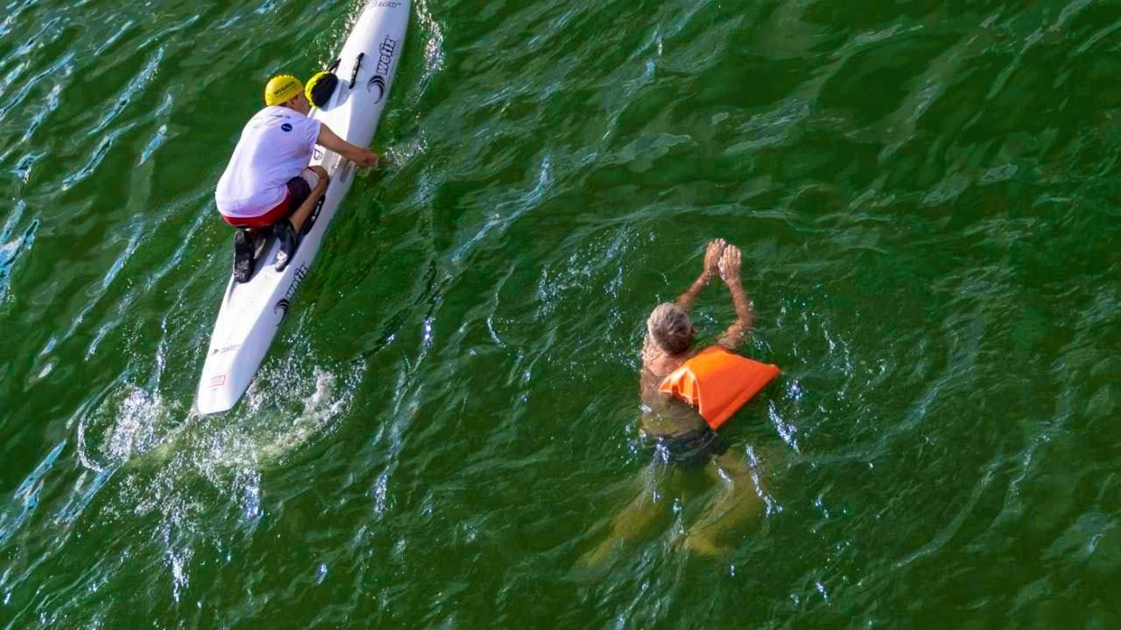 Swimming was briefly banned in the Rhine in Basel on Sunday evening. (symbolic image)