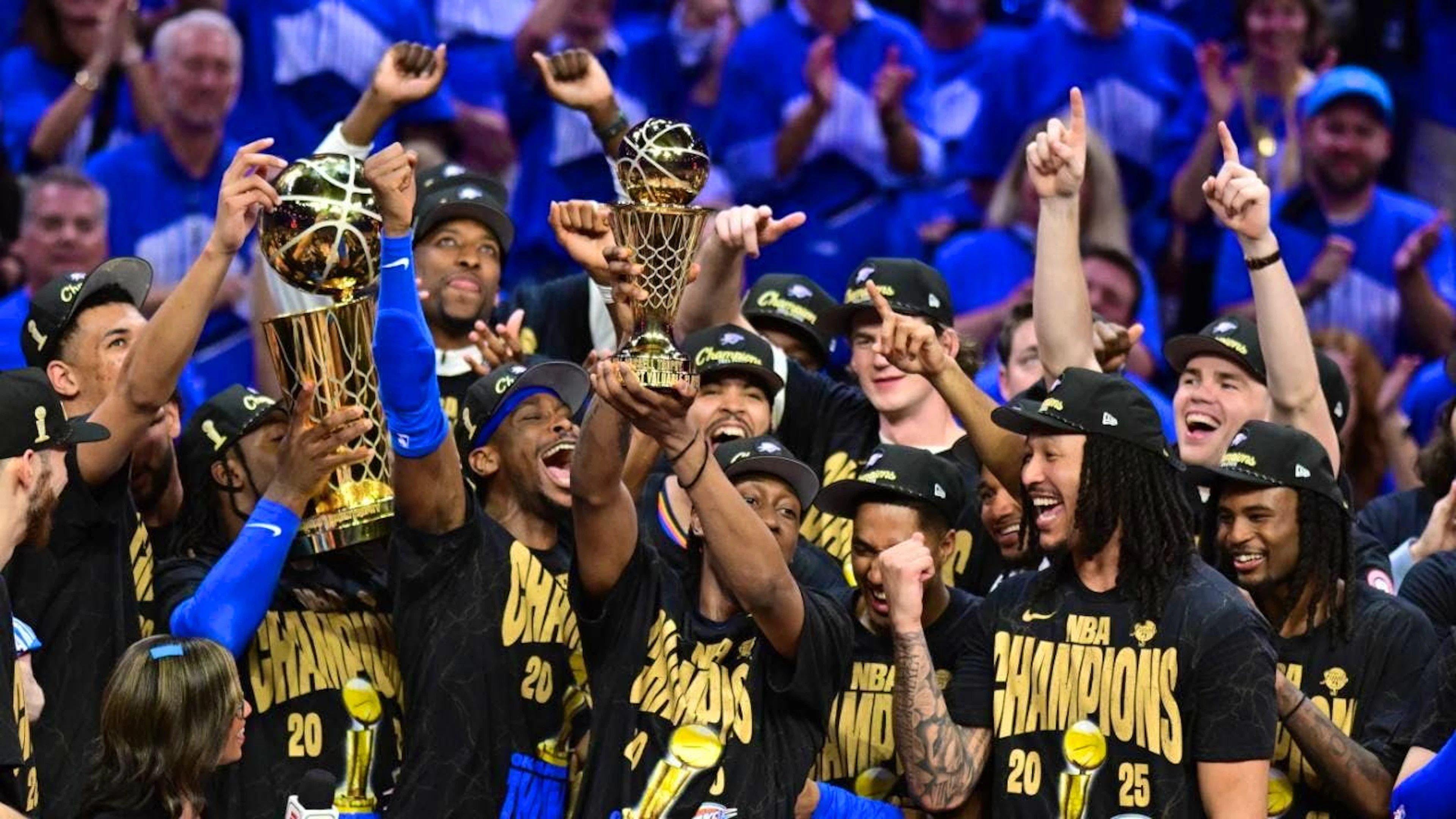 Die Spieler der Oklahoma City Thunder bejubeln ihren ersten Meistertitel.