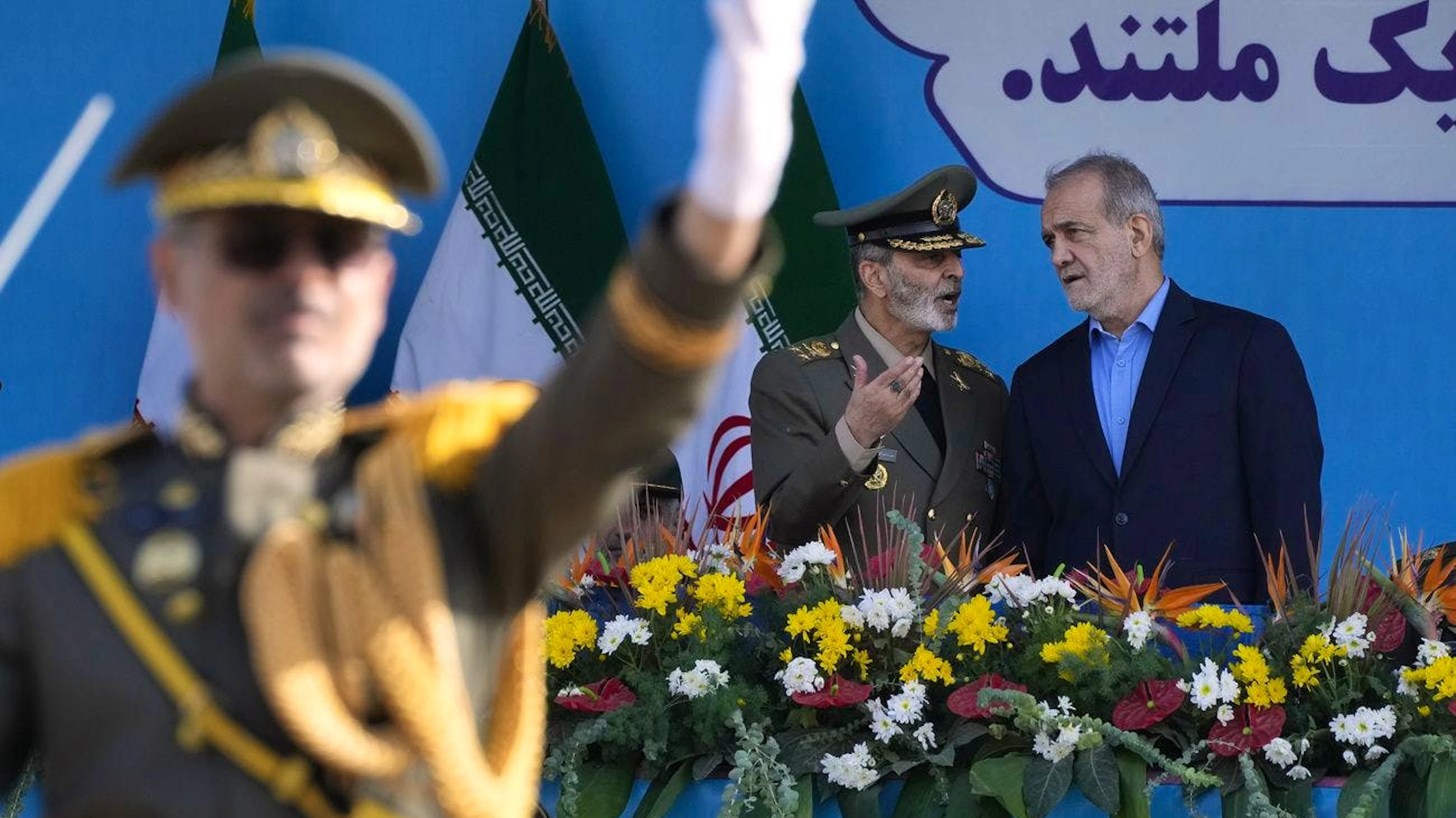 Sayyid Abdolrahim Mousavi ist iranischer Generalstabschef (l.)