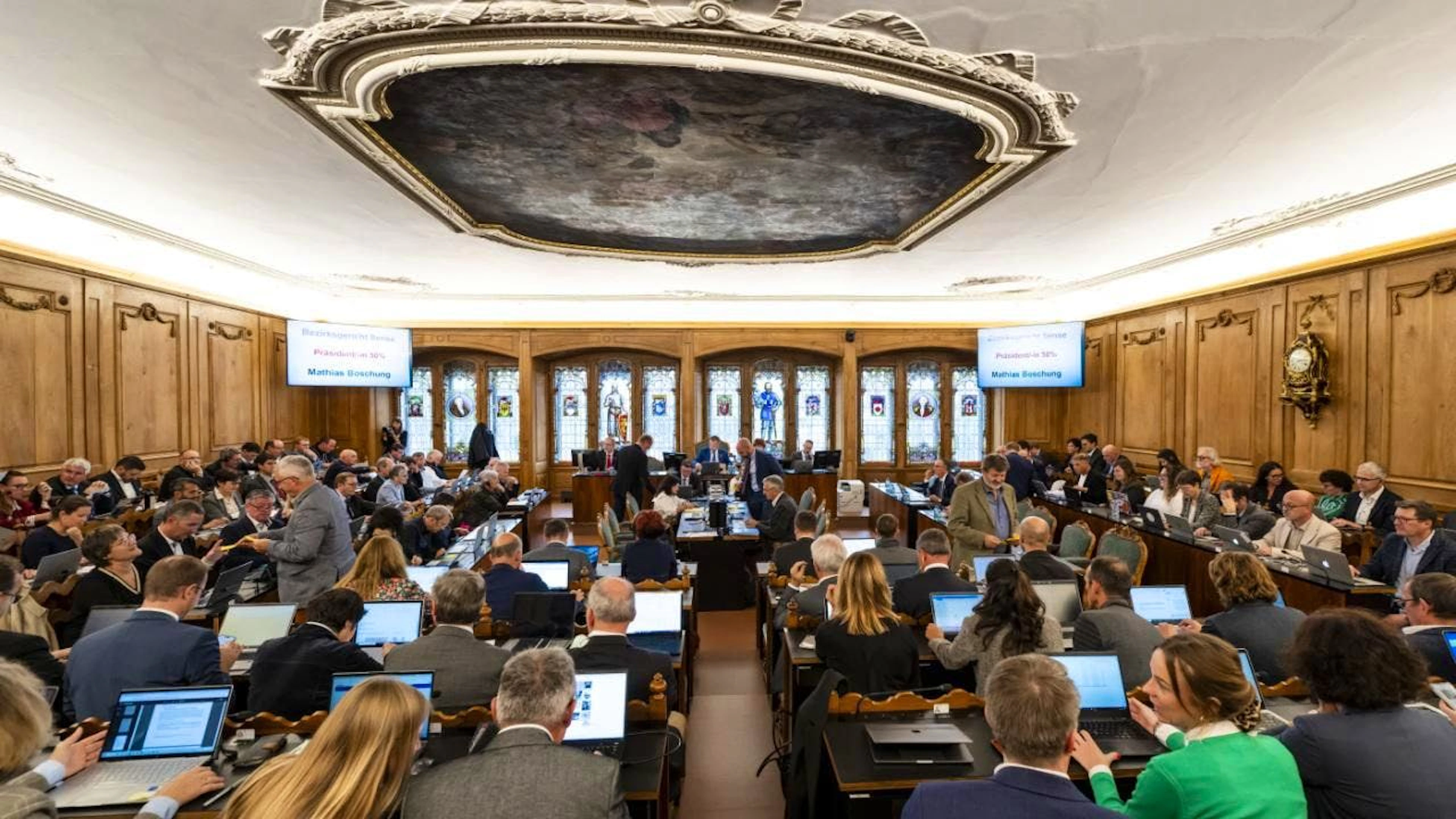 La formation reste le meilleur moyen d'intégrer les étrangers comme les requérants d’asile admis à titre provisoire (permis F) et les personnes bénéficiant du statut de protection (permis S), estime le Grand Conseil fribourgeois (archives).
