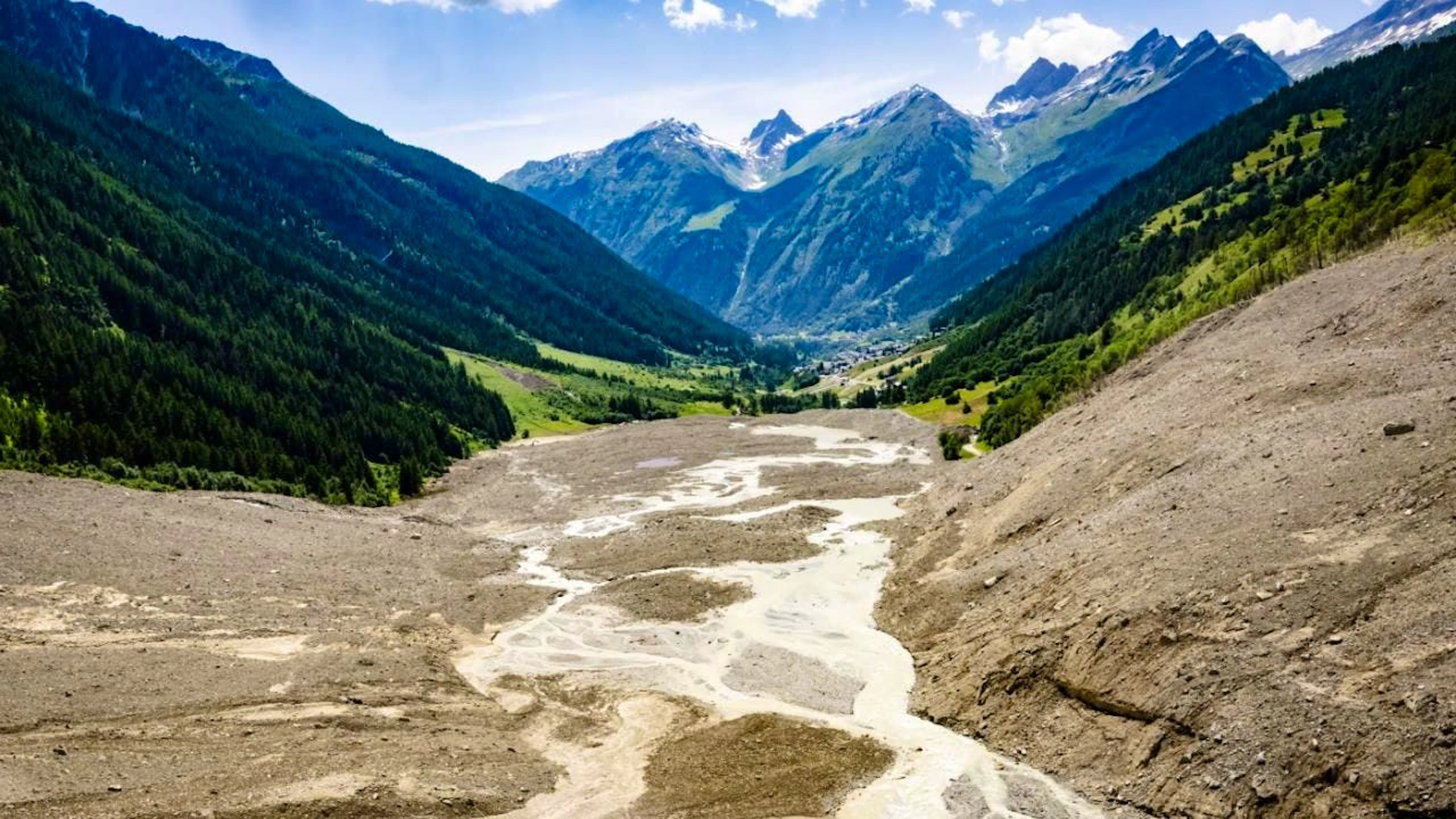 Des restes humains ont été retrouvés à Blatten, un mois après l'effondrement dévastateur du glacier de Birch.