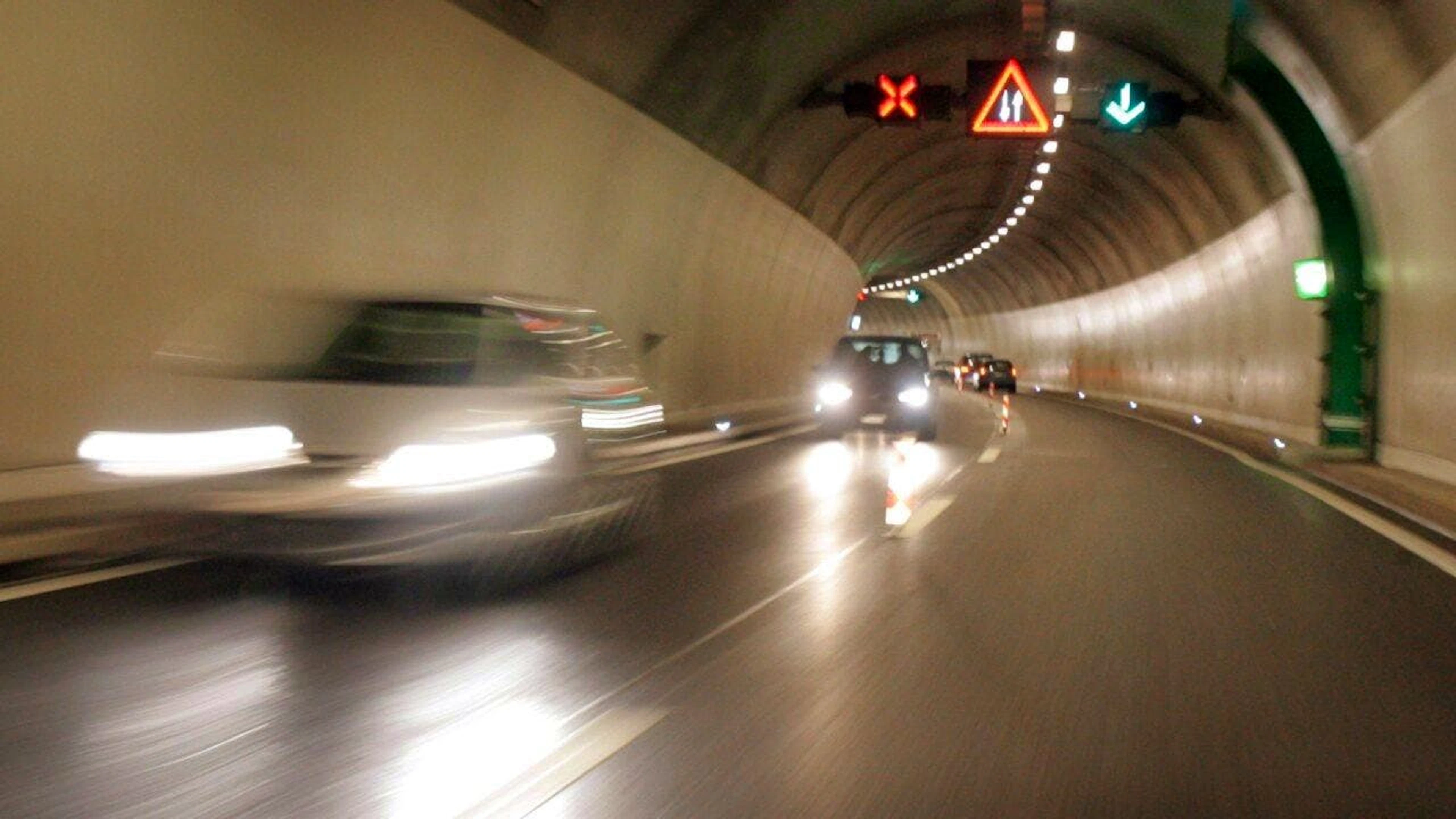 Un automobiliste a été intercepté après avoir roulé à contresens entre le tunnel de Glion et Villeneuve dans la nuit de mardi à mercredi (photo prétexte).