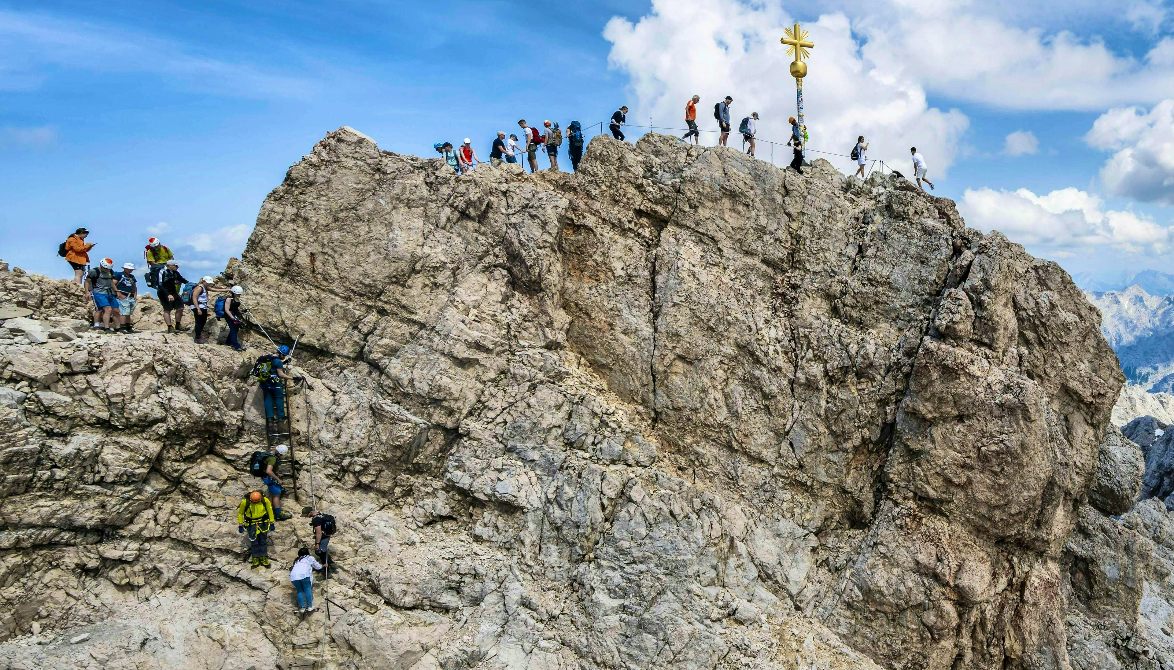 The Zugspitze is a popular destination - for fully equipped alpinists as well as for inexperienced guests who take the mountain railroad to just below the highest point in Germany.