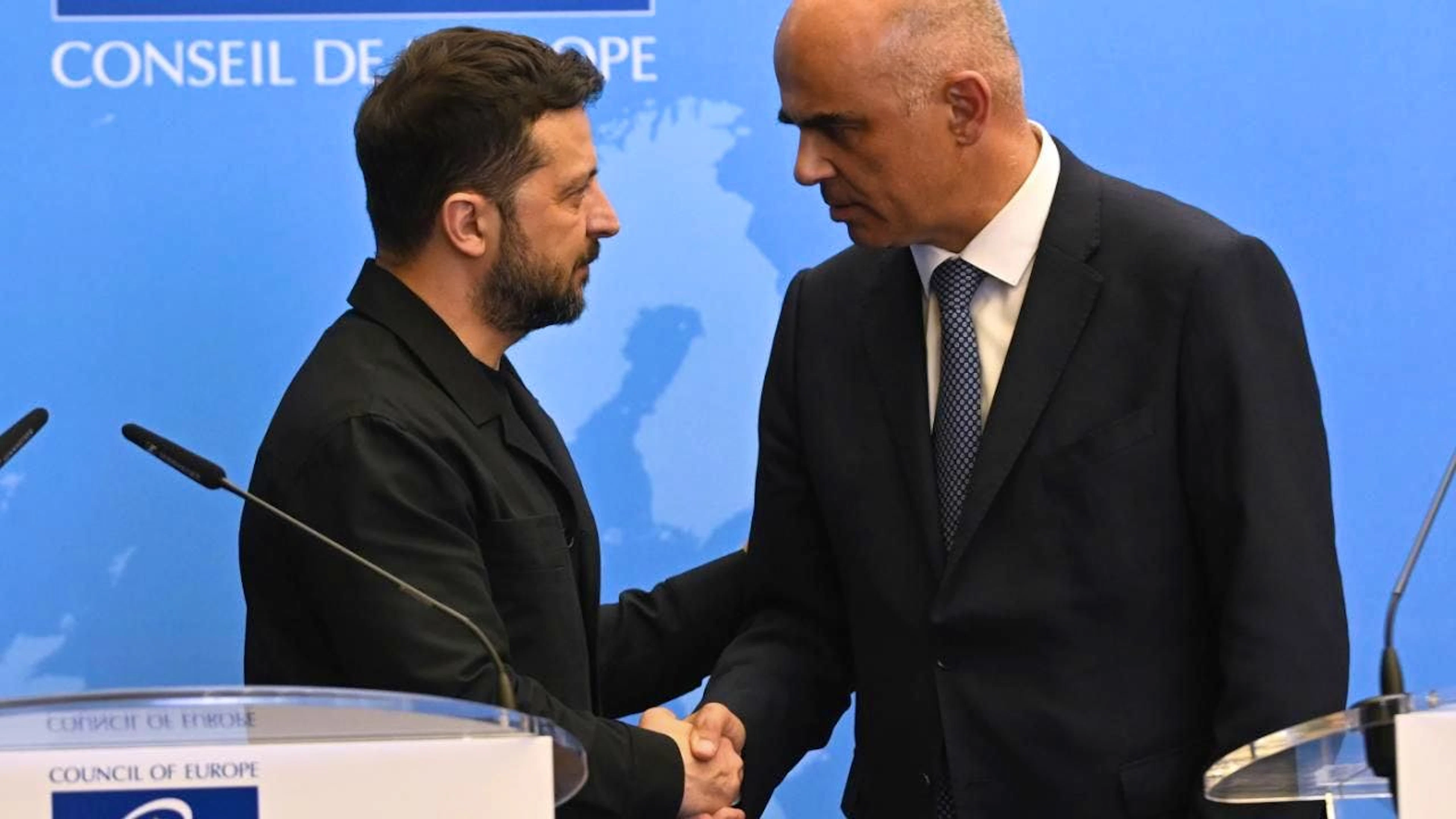 Il presidente ucraino Volodymyr Zelensky e il segretario generale del Consiglio d'Europa Alain Berset