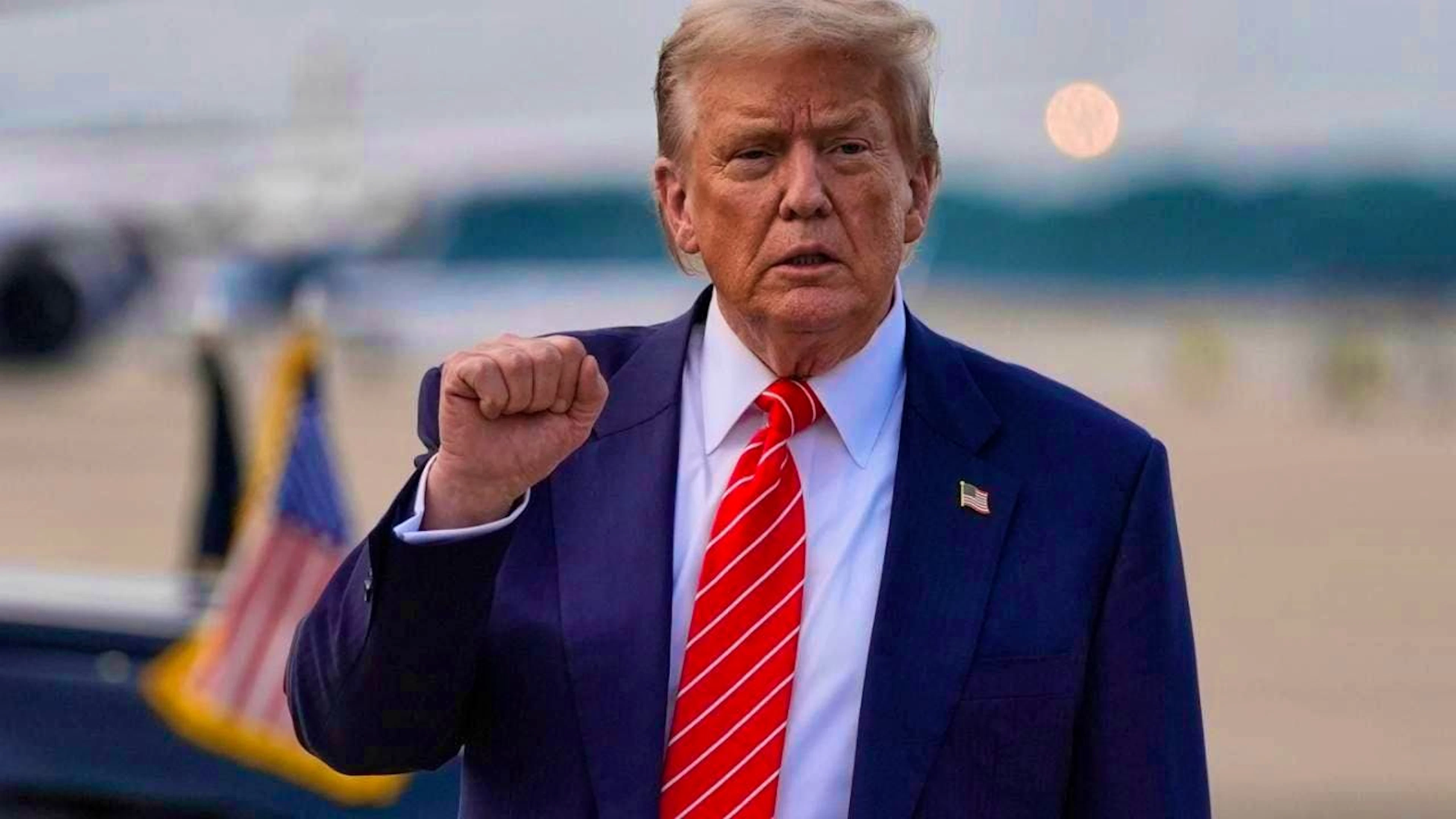 US President Donald Trump gestures after his arrival with Air Force One at Joint Base Andrews. Photo: Alex Brandon/AP/dpa