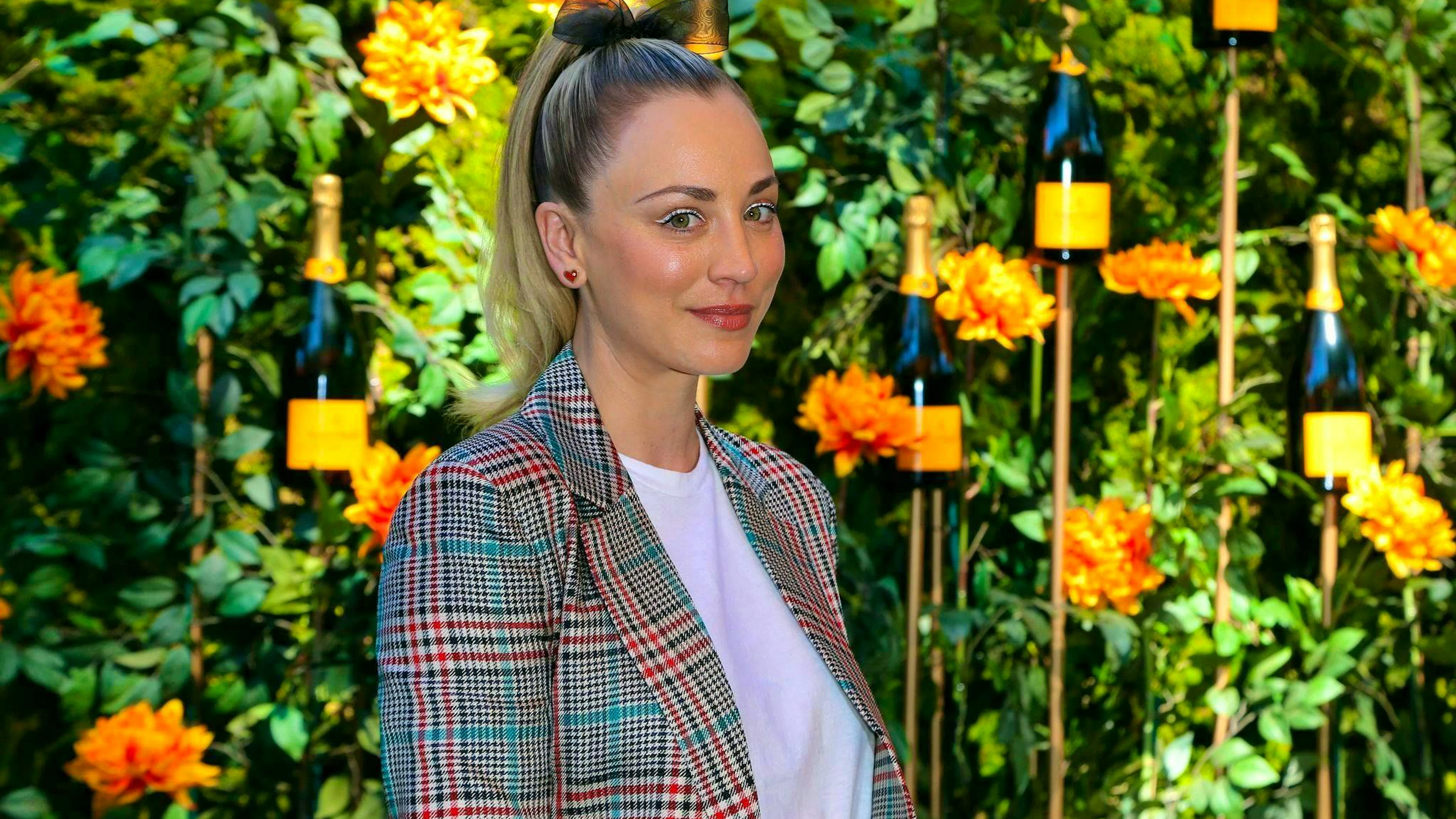 L'attrice Kaley Cuoco è un'appassionata di salto a ostacoli. La star di «Big Bang Theory» ama gli sport equestri e ha partecipato a molte competizioni nel corso degli anni. Possiede più di venti cavalli.