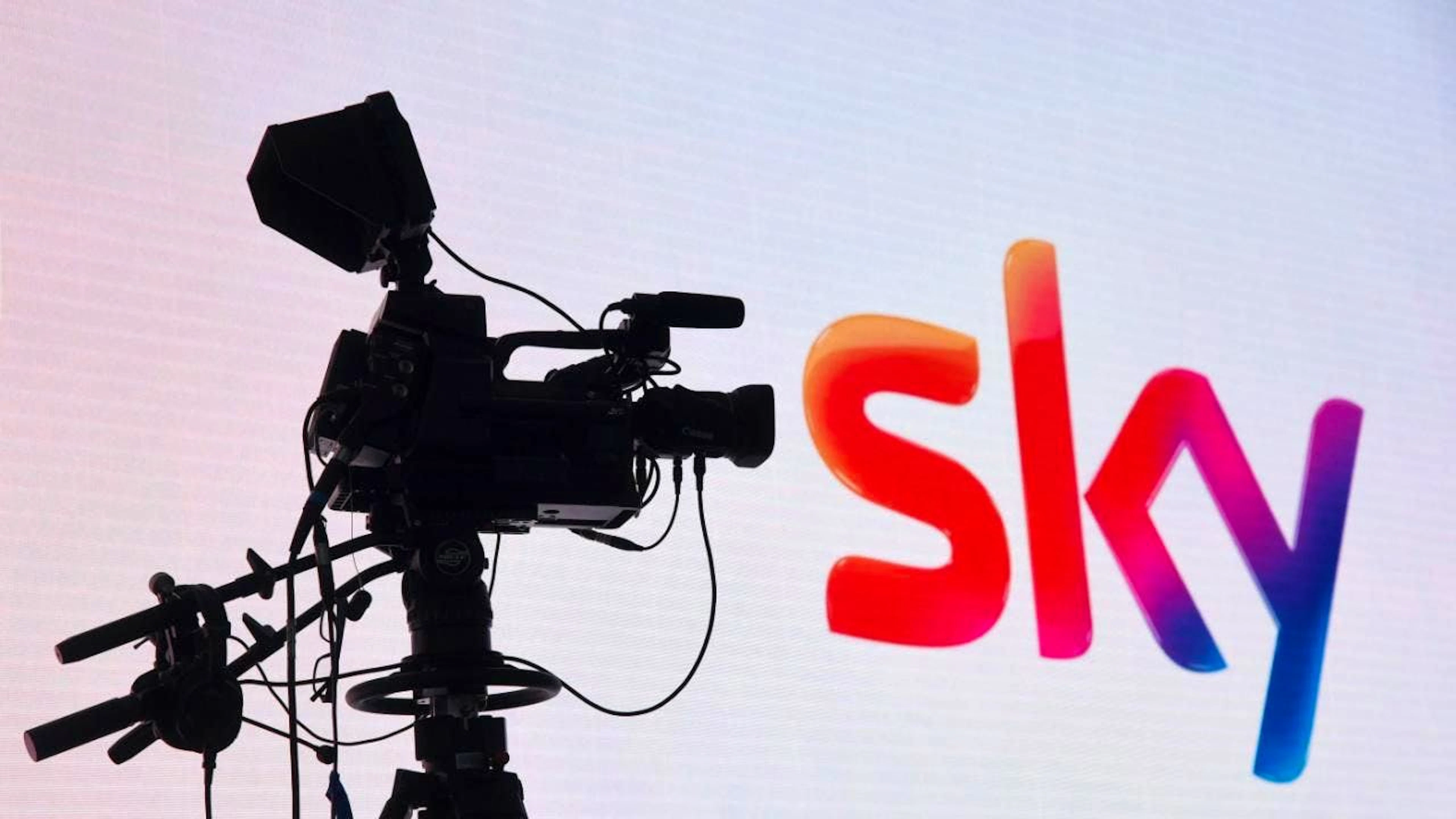 Die vor allem für Live-Sport bekannte Sky Deutschland soll von RTL gekauft werden. RTL übernimmt so auch das Sportangebot von Sky in der Schweiz. Noch müssen aber die Wettbewerbsbehörden grünes Licht geben.(Archivbild)