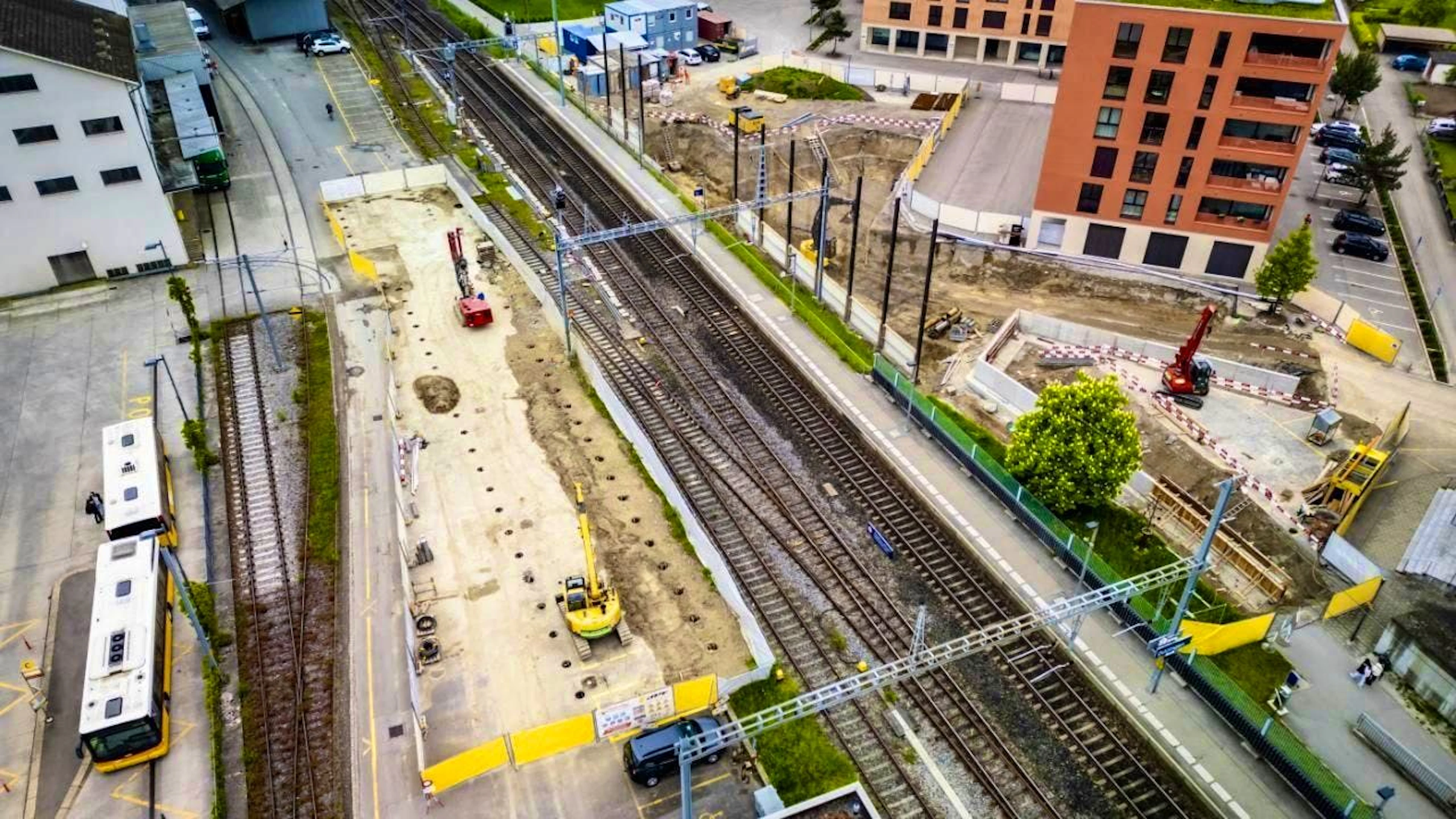 Maintenance work is being carried out at the station in Düdingen FR. (archive picture)