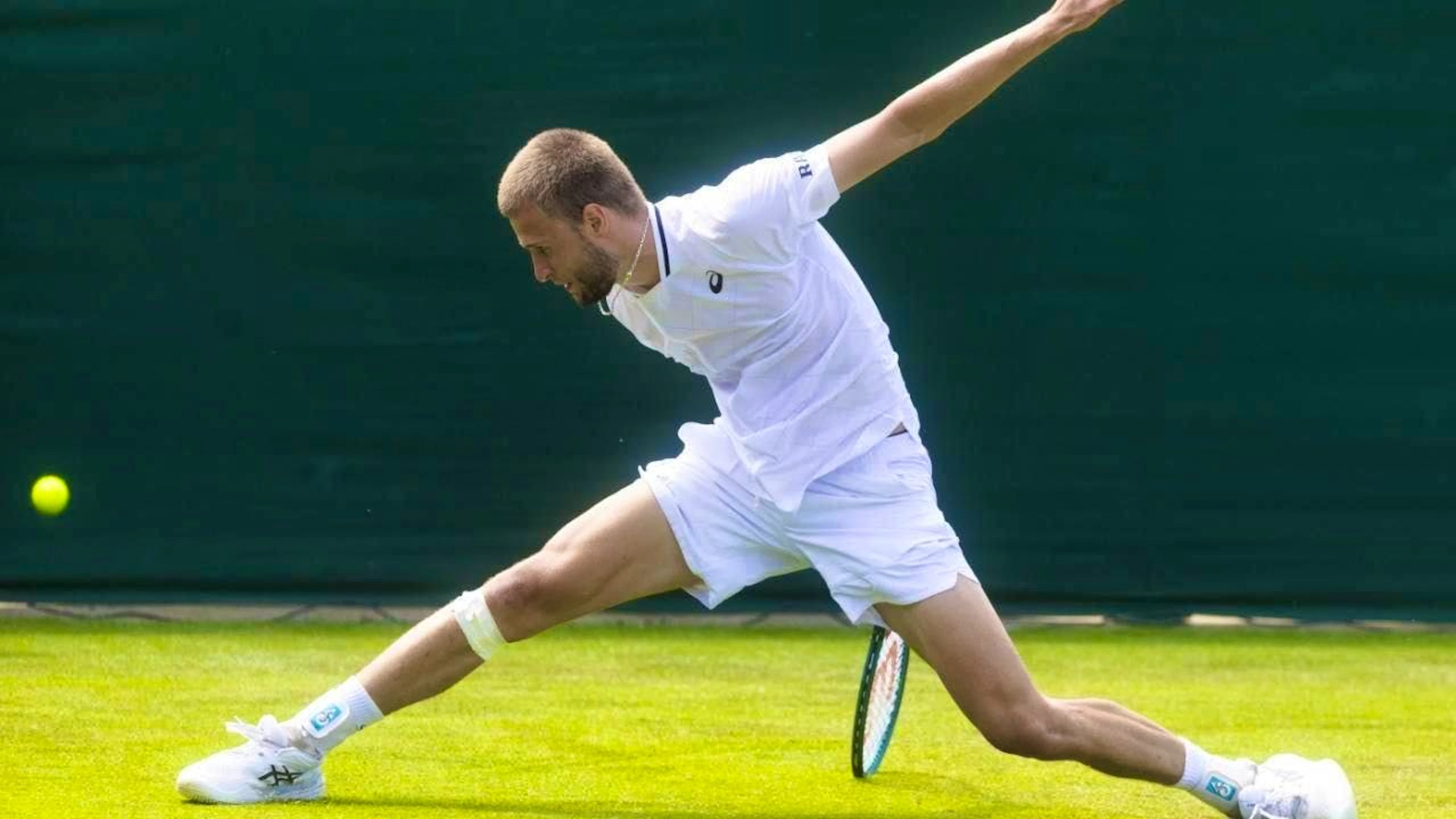 Perfect symmetry: Leandro Riedi on the grass at Wimbledon
