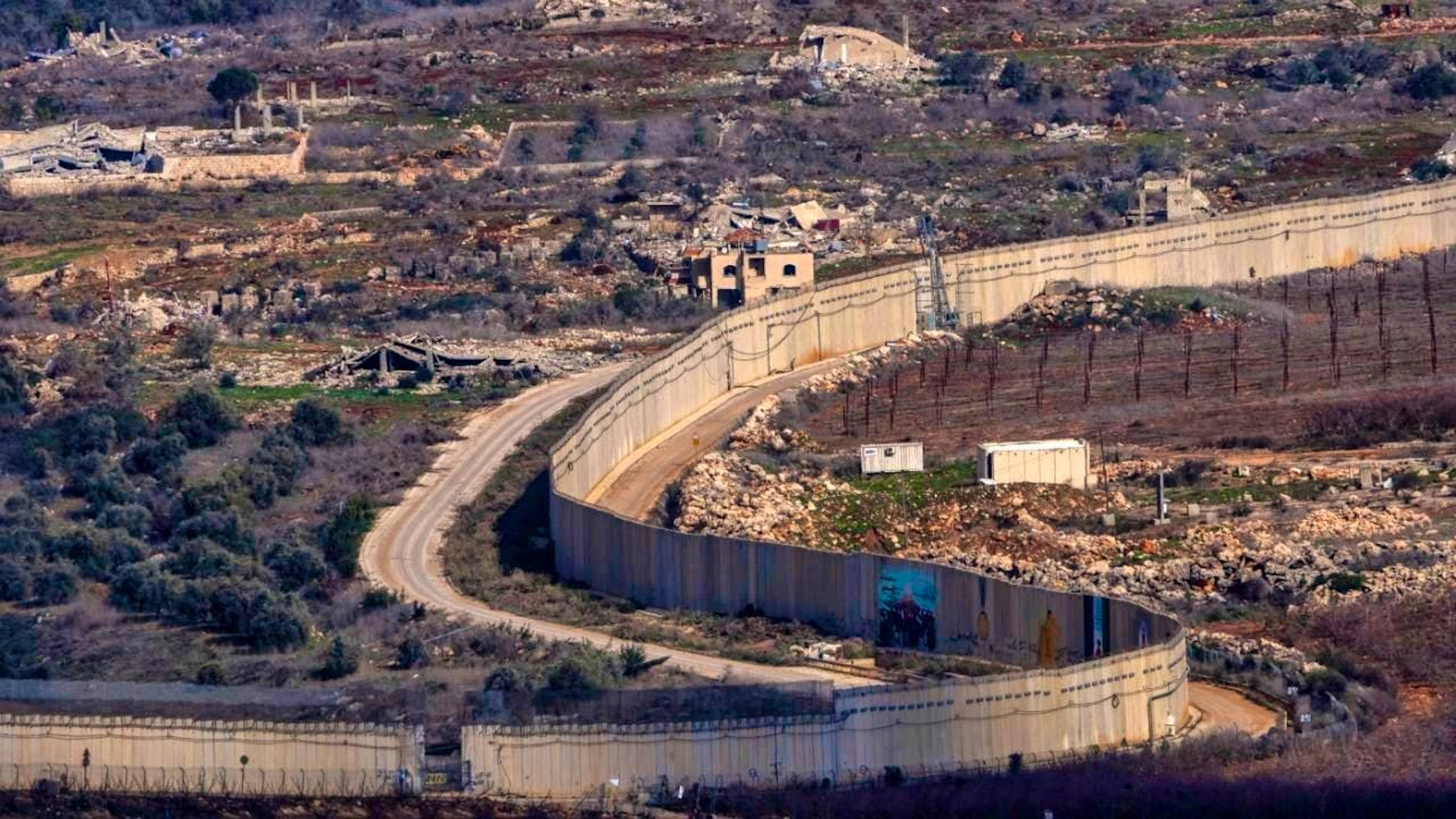 ARCHIVE - The Israeli-Lebanese border near the village of Odaisseh in southern Lebanon. Photo: Ariel Schalit/AP/dpa/Symbolic image