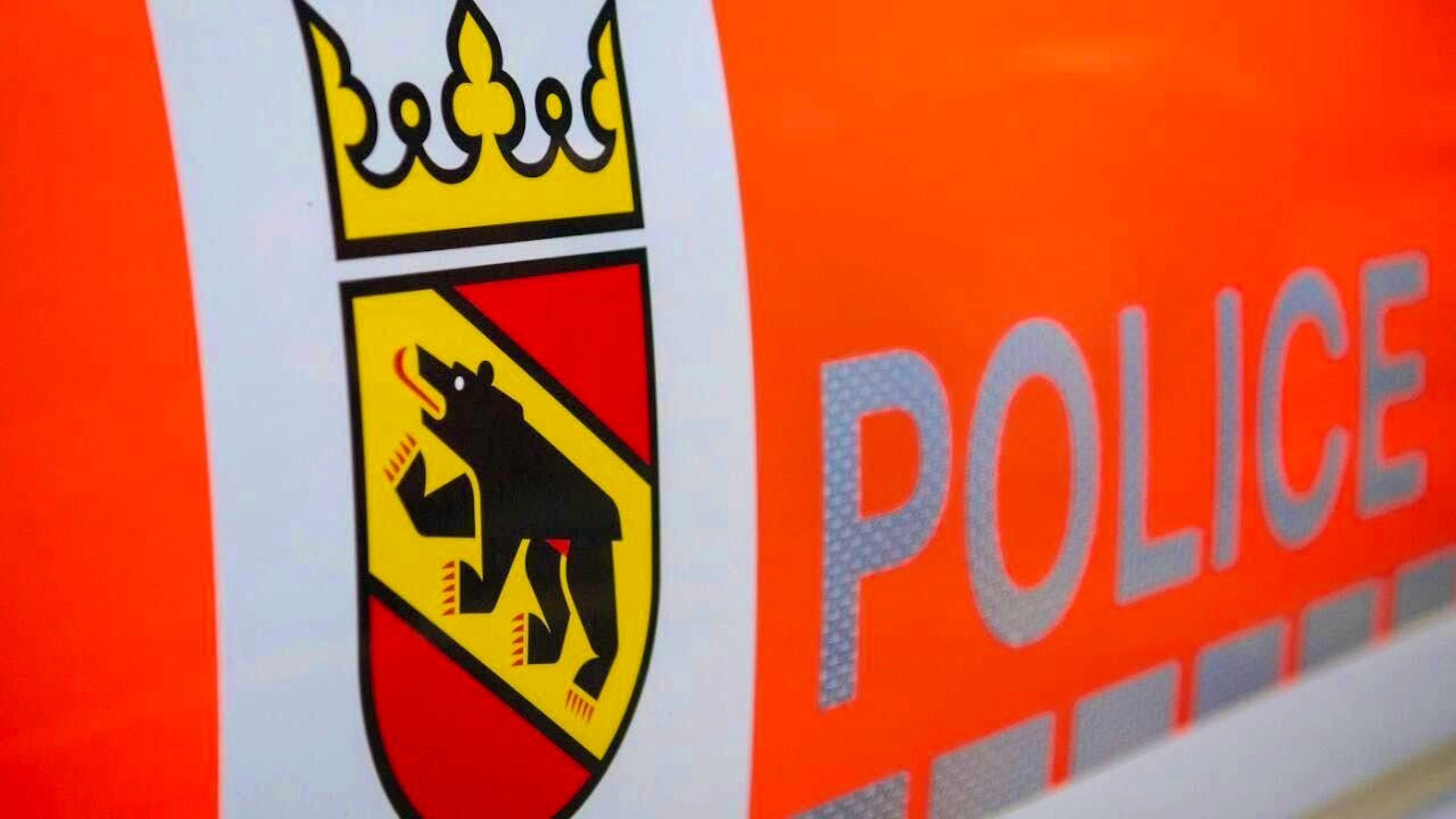 Two cars collided head-on in Wilderswil in the Bernese Oberland: Nine people were injured, two of them seriously. (symbolic image)