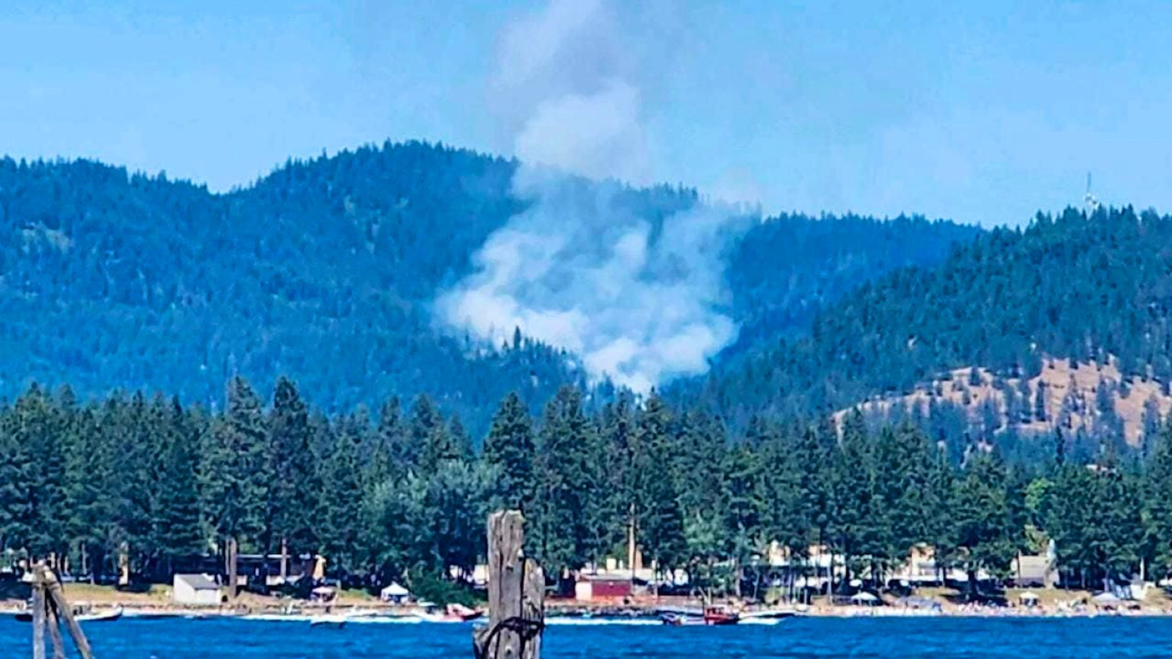 Les pompiers intervenaient contre un incendie dans l'Idaho, lorsqu'ils ont été pris pour cible par un tireur embusqué.