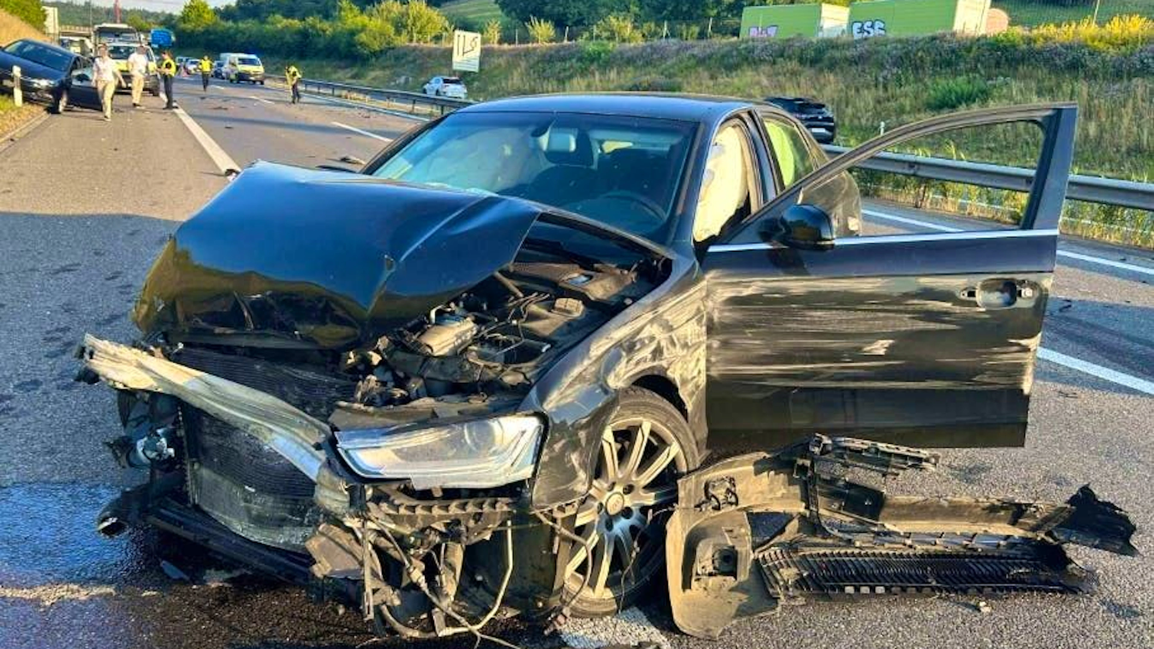 Due to the accident, the A3 in the direction of Zurich was temporarily blocked.