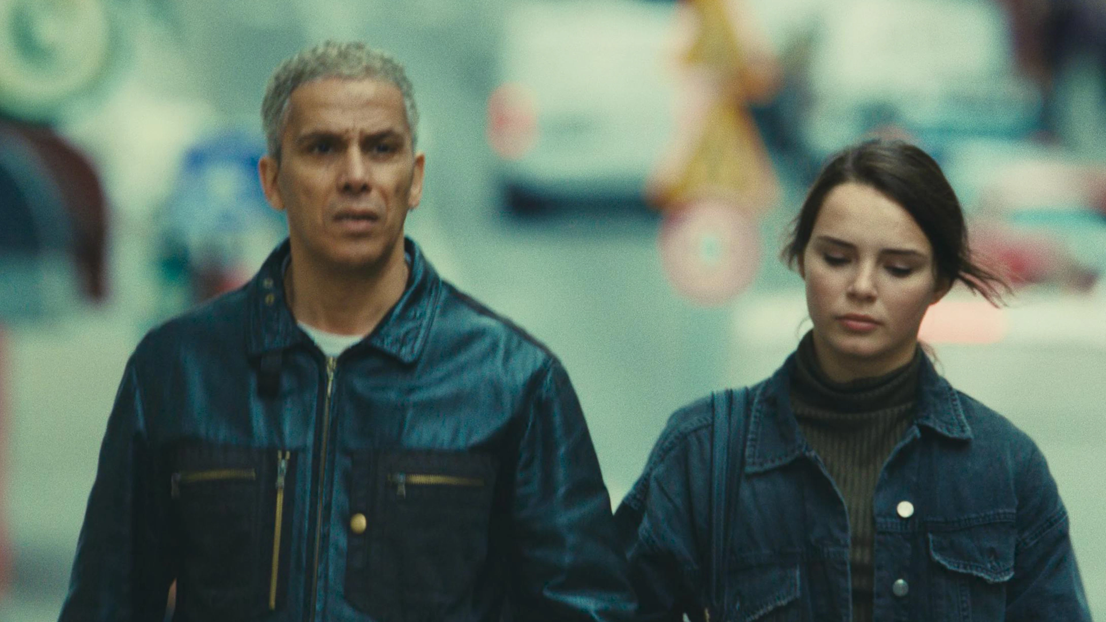 Mallory Wanecque, alias Ava dans le film, joue la fille du personnage principal. Stagiaire au journal de son père, elle compte bien recréer un lien avec ce dernier.