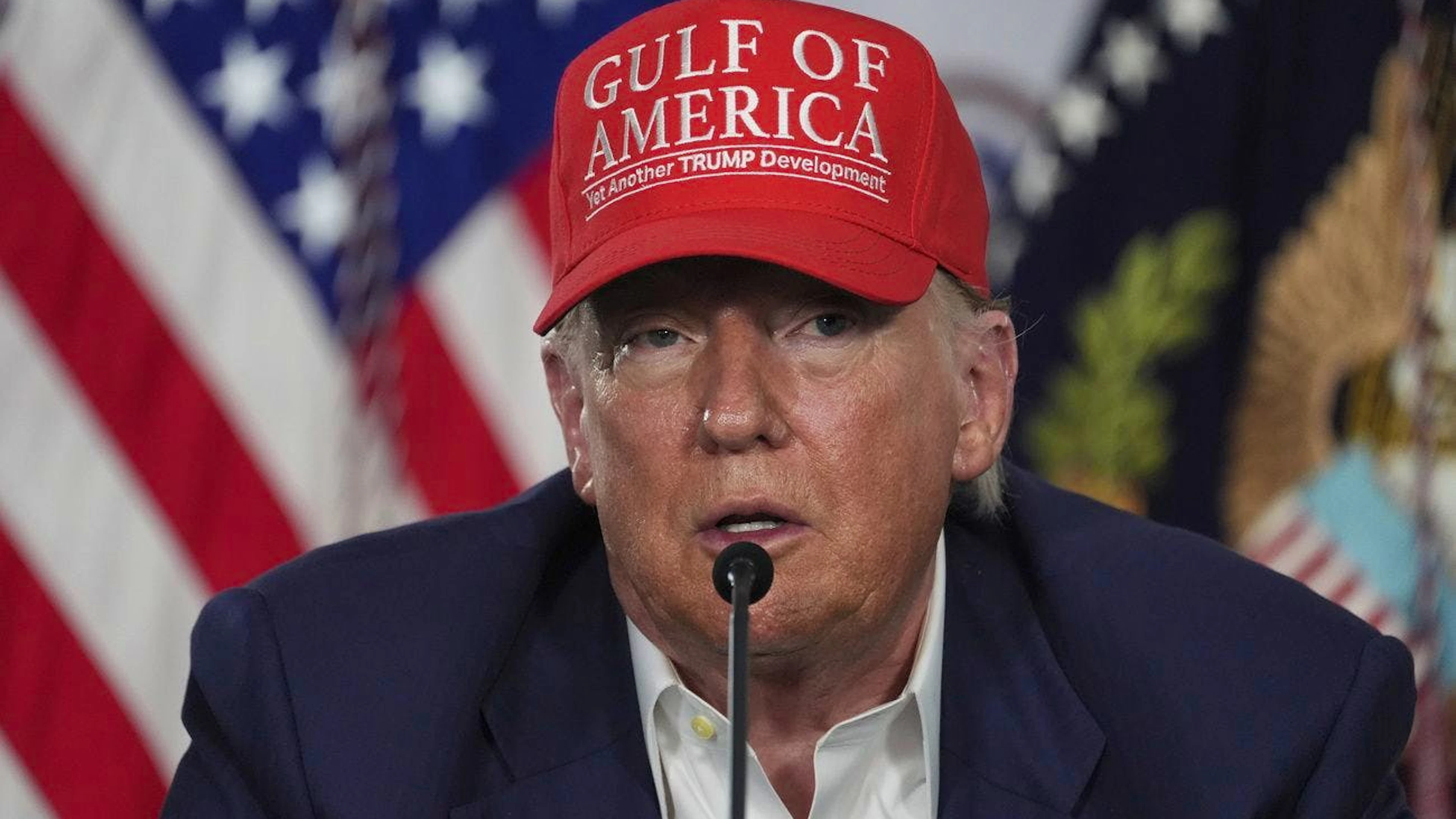 Donald Trump attacca l'ex compagno Elon Musk.