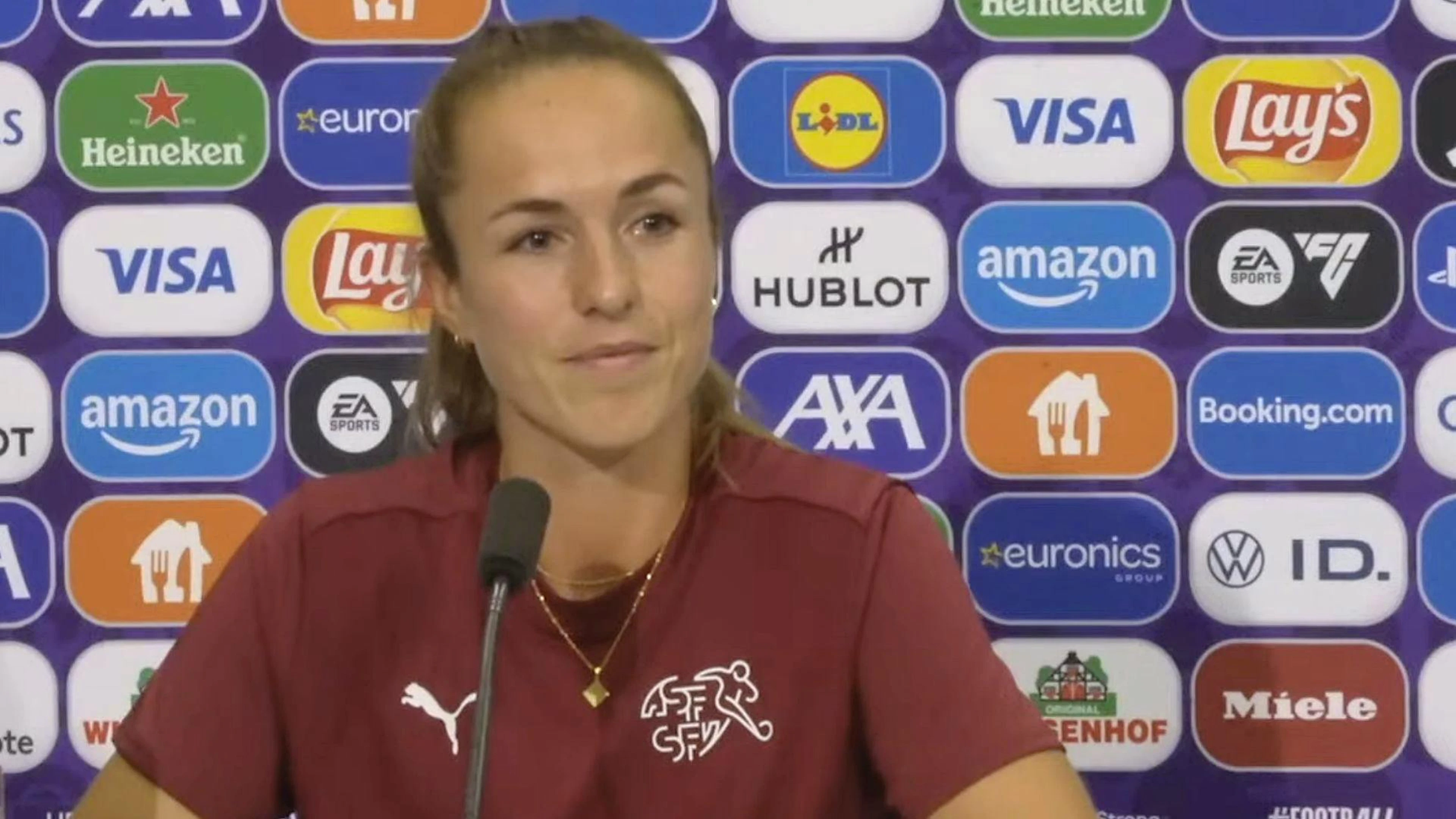 Lia Wälti blickt dem Viertelfinal gegen Spanien mit Freude entgegen.