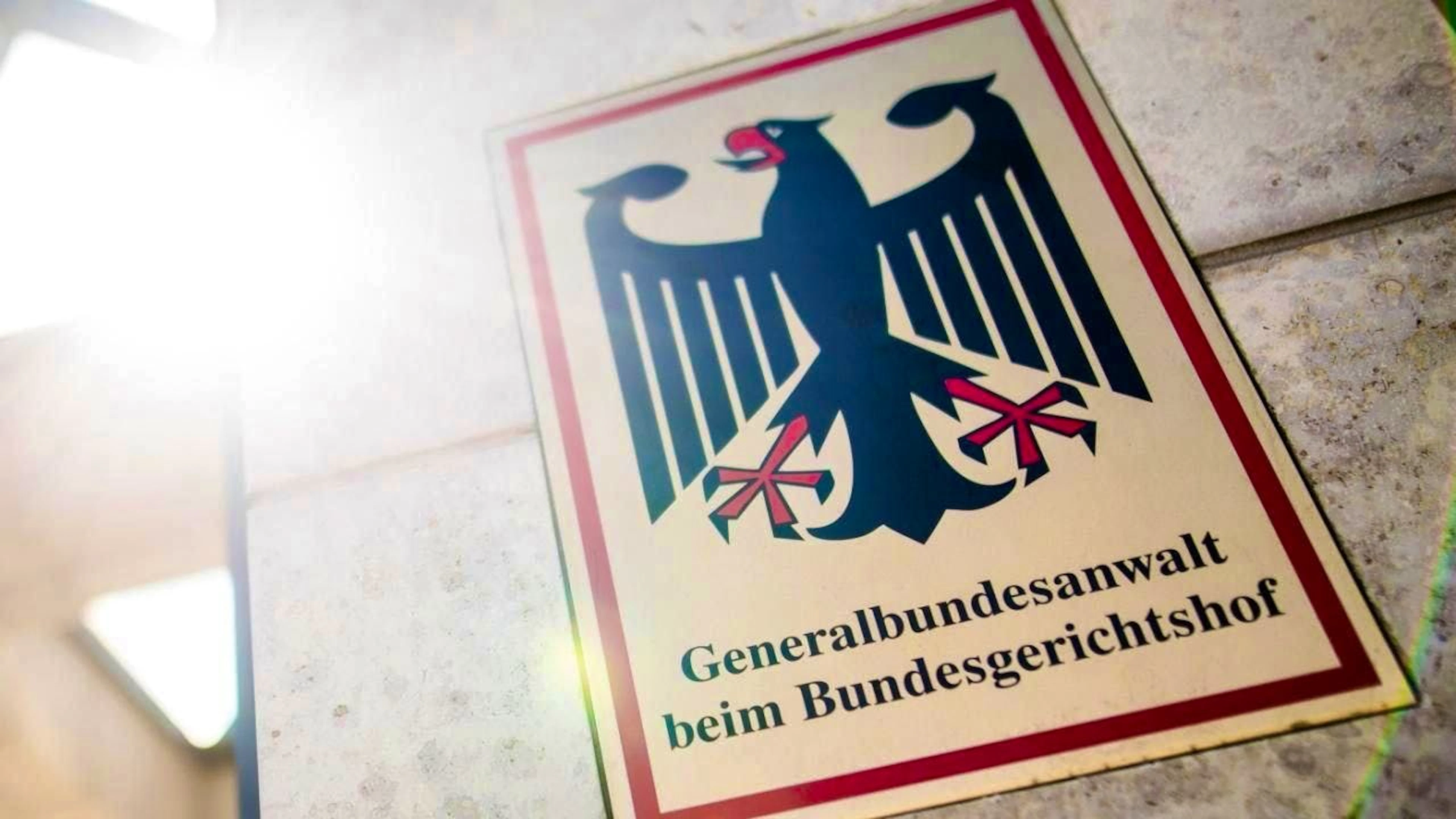 ARCHIVE - "Attorney General at the Federal Supreme Court" is written on a sign at the entrance to the Federal Public Prosecutor's Office building. Photo: Christoph Schmidt/dpa