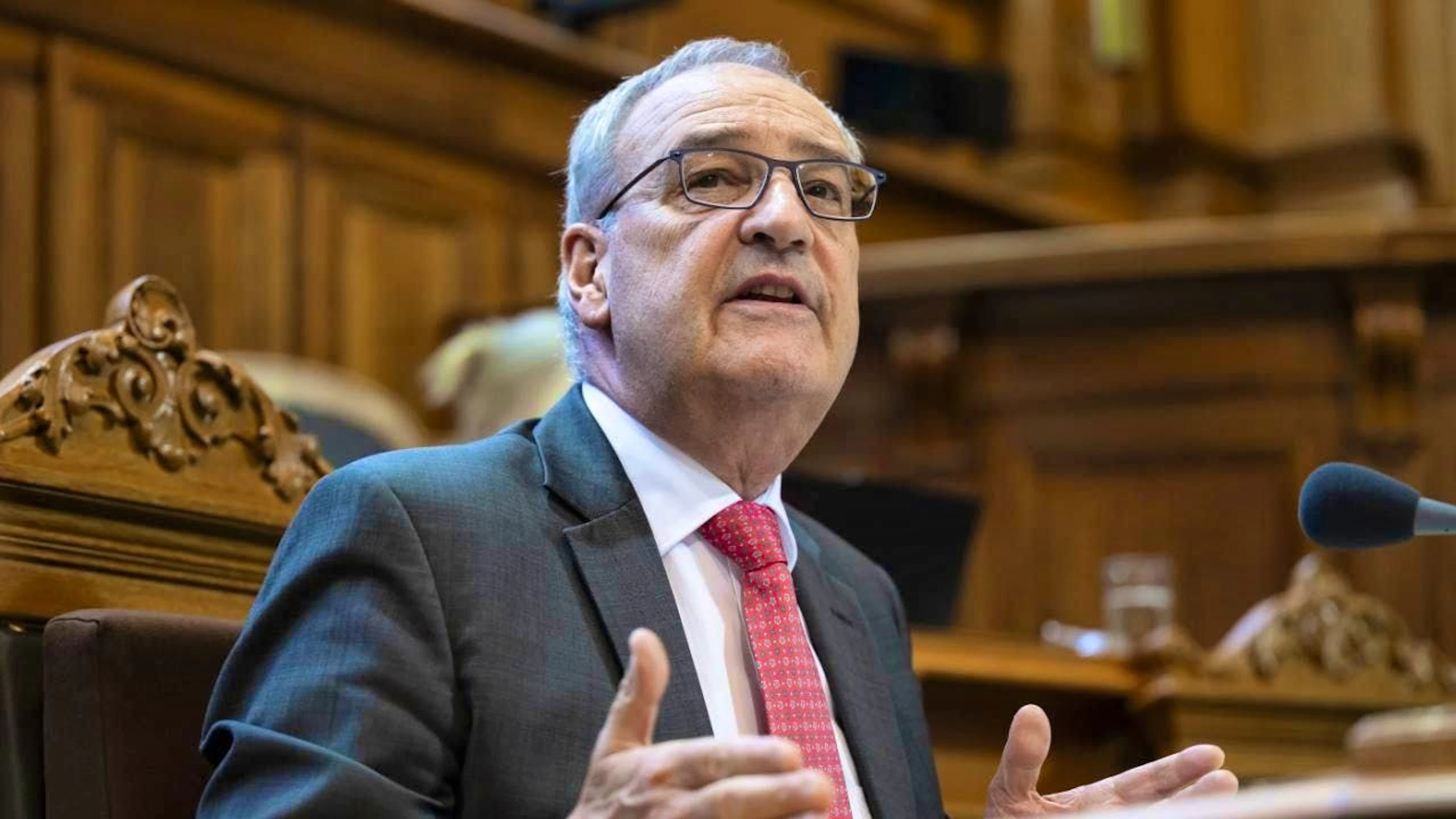 Federal Councillor Guy Parmelin wants to travel to the USA at short notice if necessary.