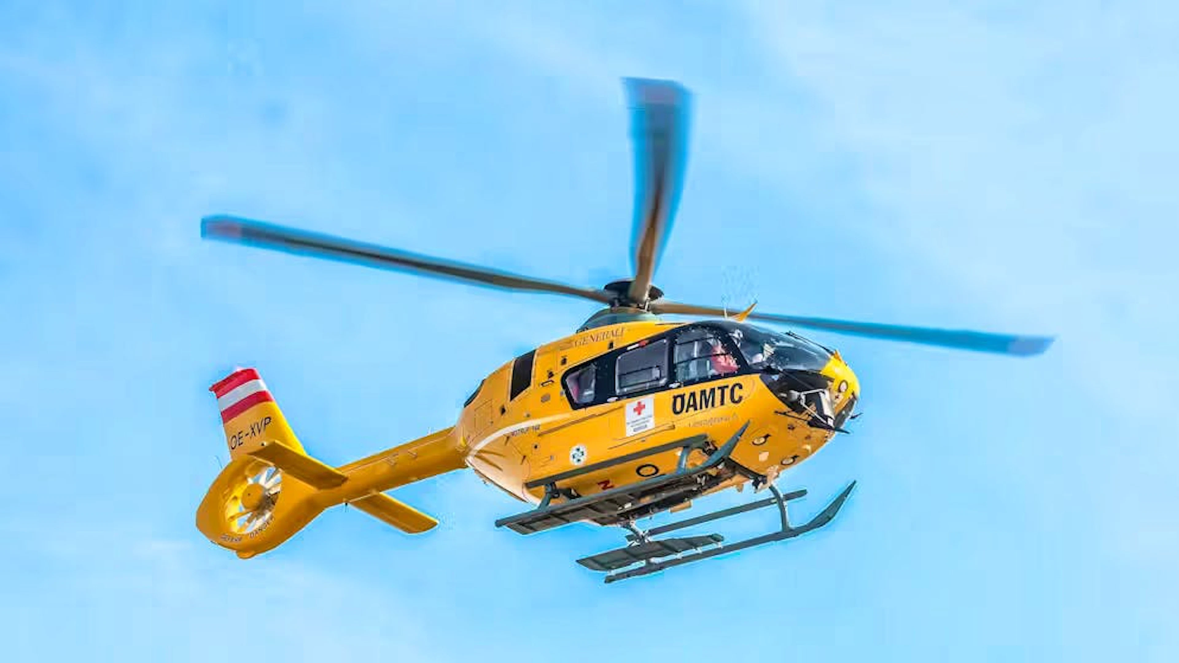 Helikopter waren auf der Suche nach zwei Deutschen im Einsatz.