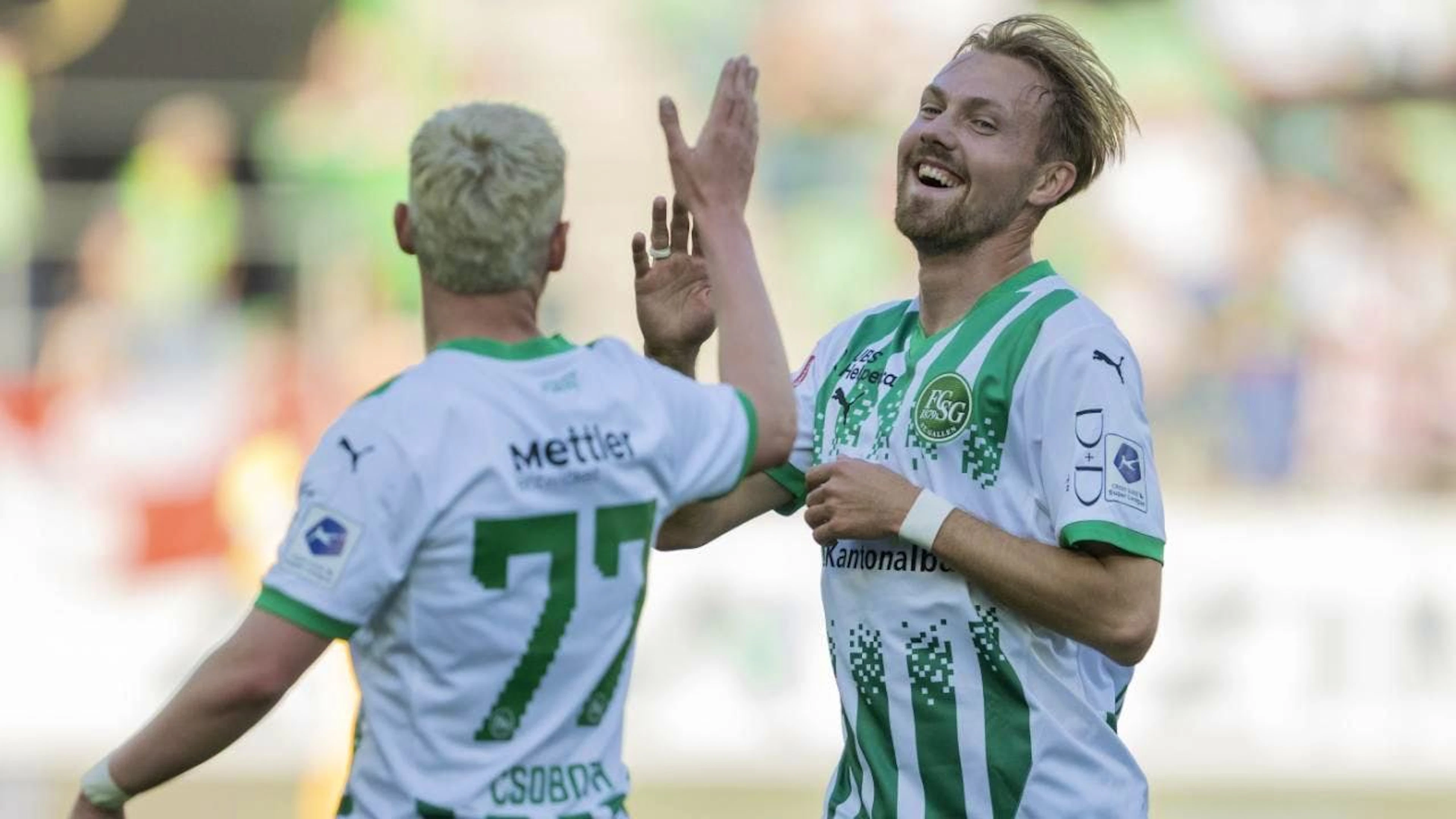 Lukas Daschner (rechts) wird dem FC St. Gallen mehrere Monate fehlen.