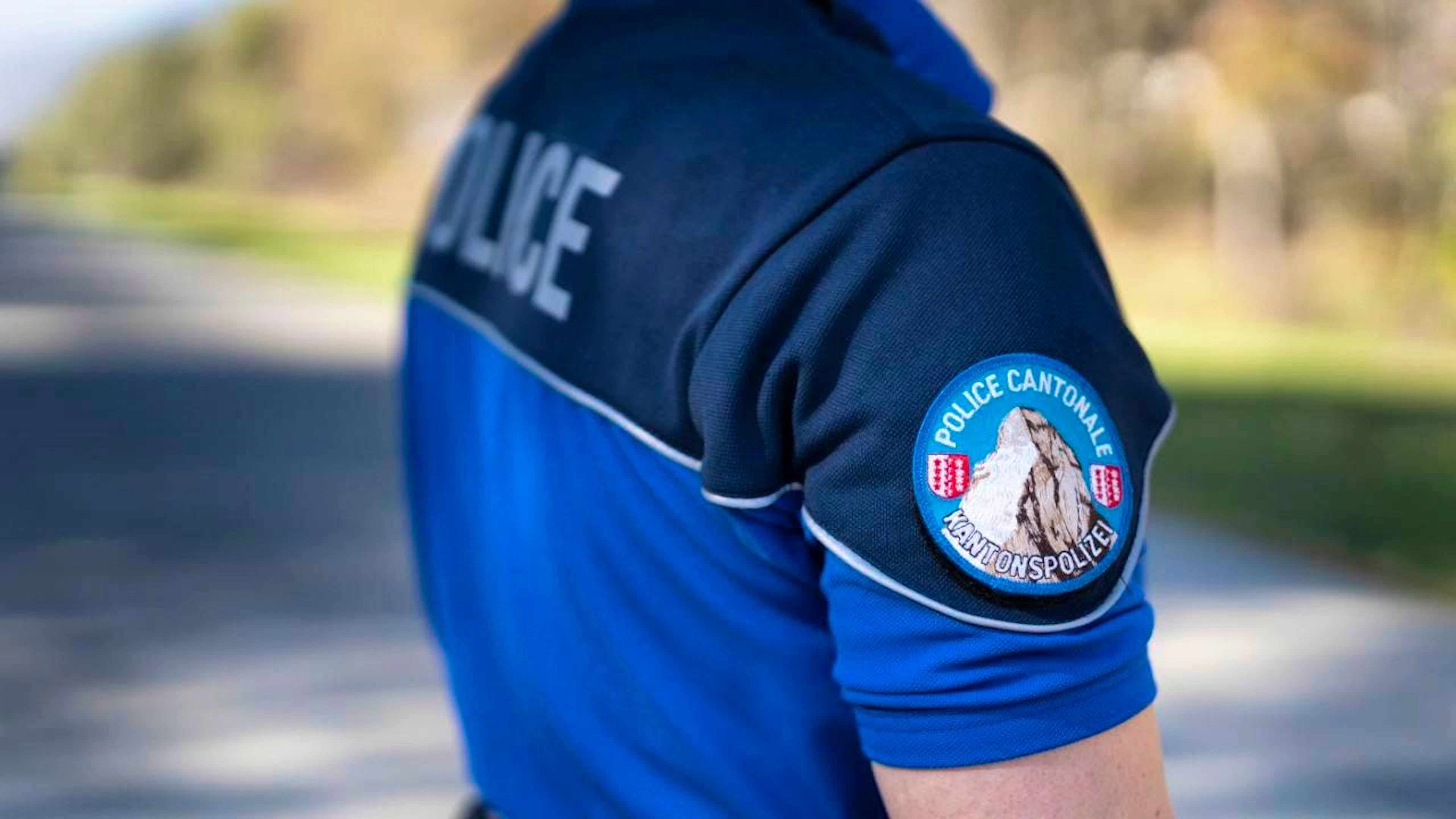 La police cantonale valaisanne rappelle que les autorités ne demandent jamais par téléphone ou en personne des informations bancaires, des codes PIN ou la remise de valeurs ou de biens personnels (photo symbolique).