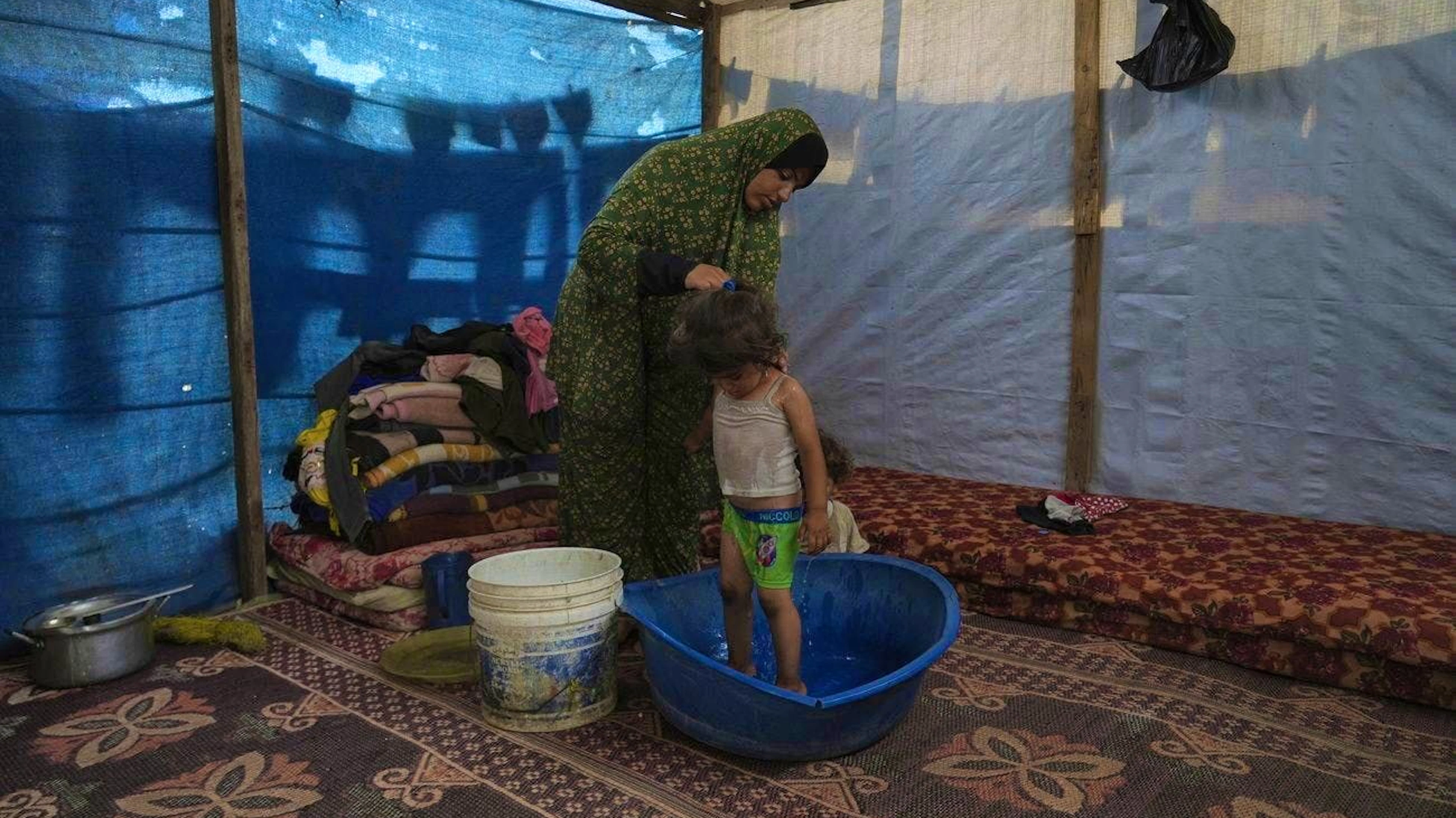 Hadajed and her family have to survive in orecary conditions.
