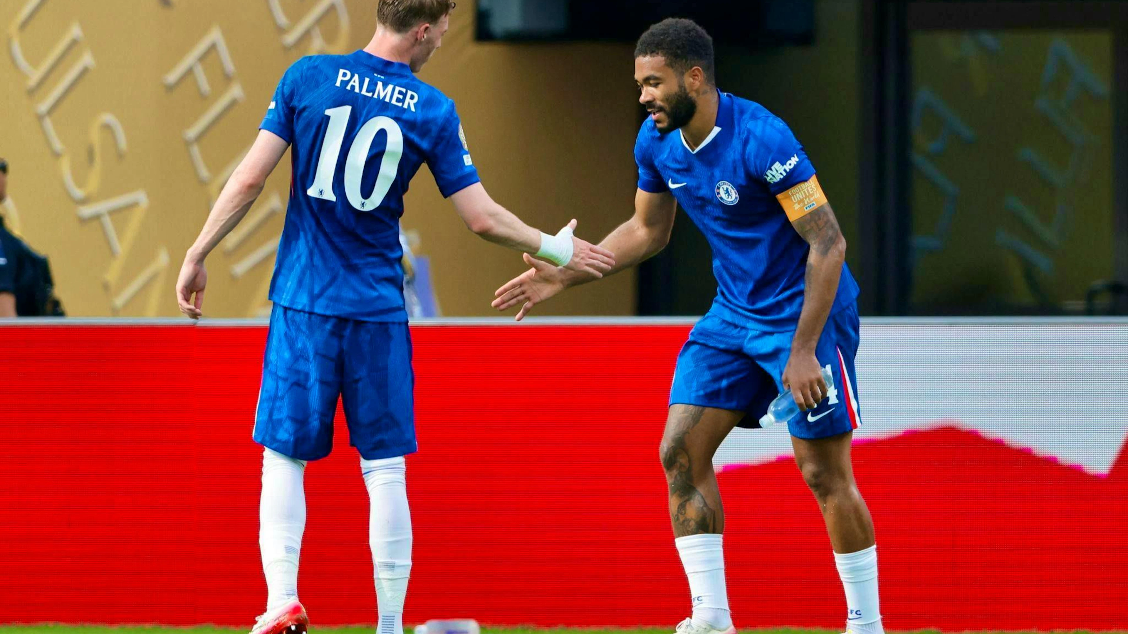 Cole Palmer (left) and Reece James want to lead Chelsea to victory.