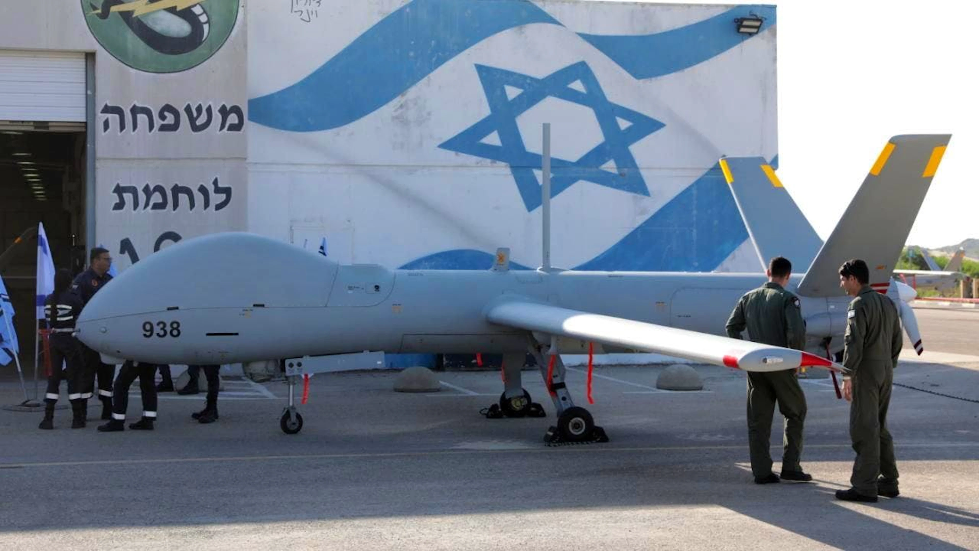 Die Schweiz hat sechs davon mit speziellen Anpassungen bestellt: Eine Hermes 900 Drohne des israelischen Herstellers Elbit 2023 auf einem israelischen Luftwaffenstützpunkt. 